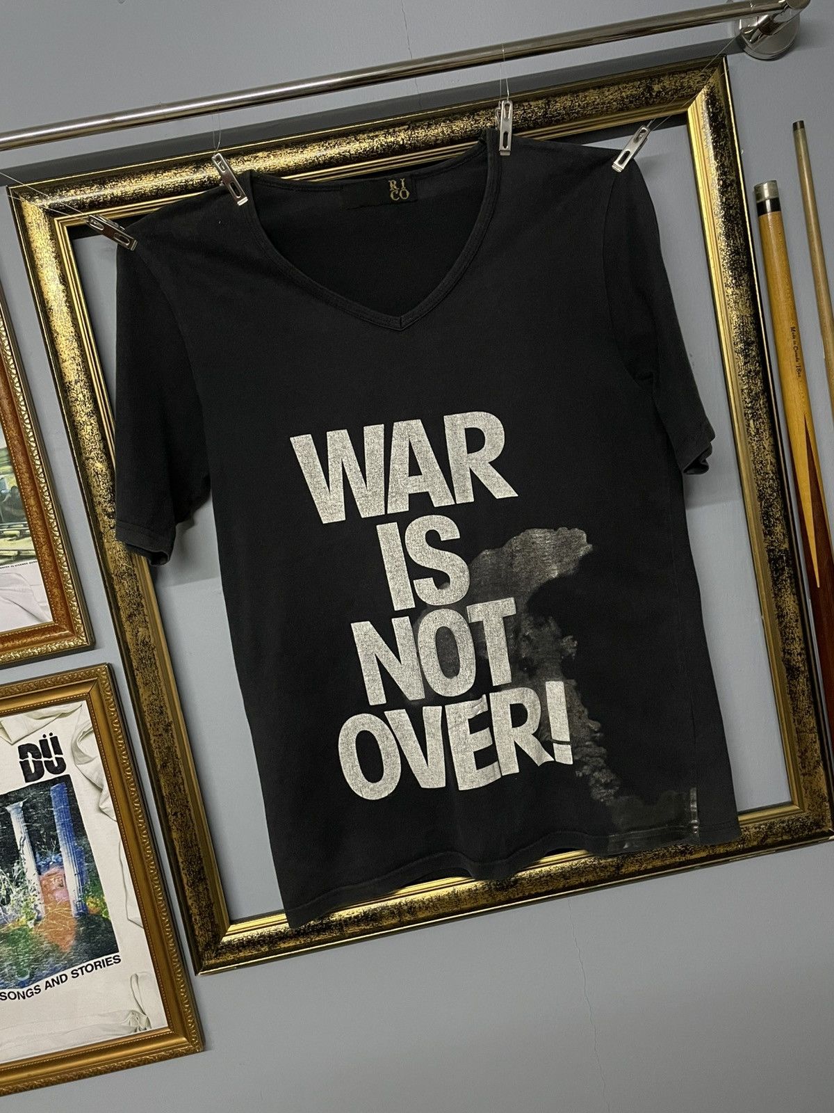 Japanese Brand Vintage 90s Japan Designer Rico ‘War Is Not Over’ Iconic Tee Size US M / EU 48-50 / 2 - 2 Thumbnail