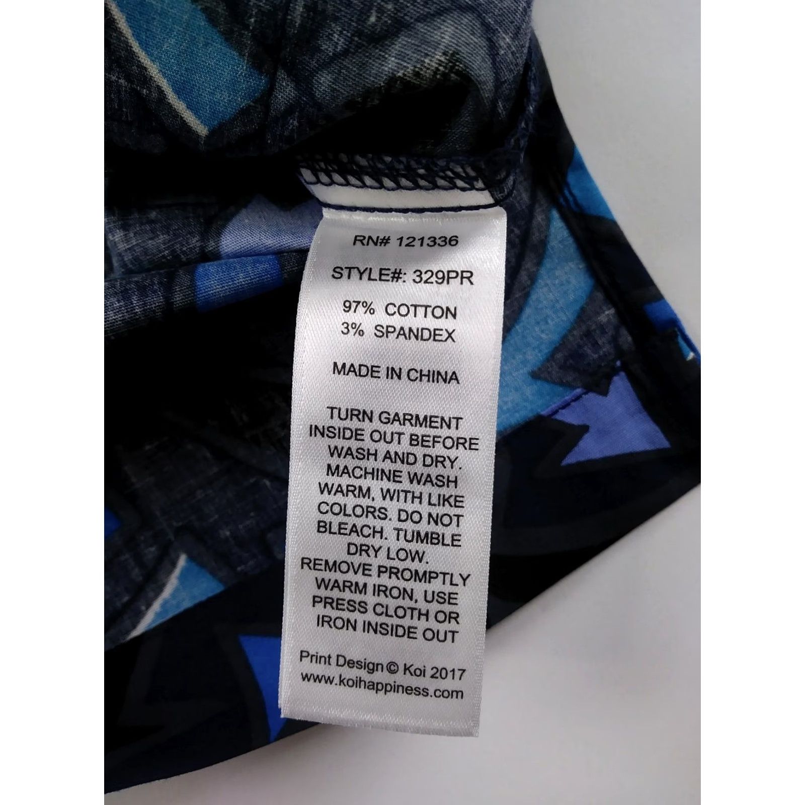 Koio Koi Lite Scrub Top Womens Small Ashton Blue 329PR-WCW New Shirt Women S Blue patterned Cotton Blend pockets 21" pit to pit 27" top to bottom Size S / US 4 / IT 40 - 7 Thumbnail