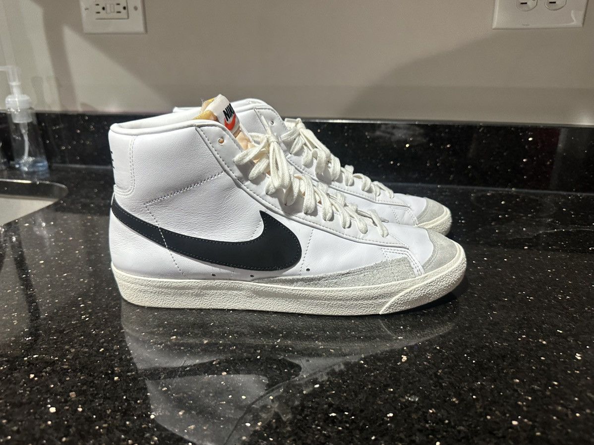 Nike NIKE BLAZER MID '77 VINTAGE CASUAL SHOES Size US 12 / EU 45 - 2 Thumbnail