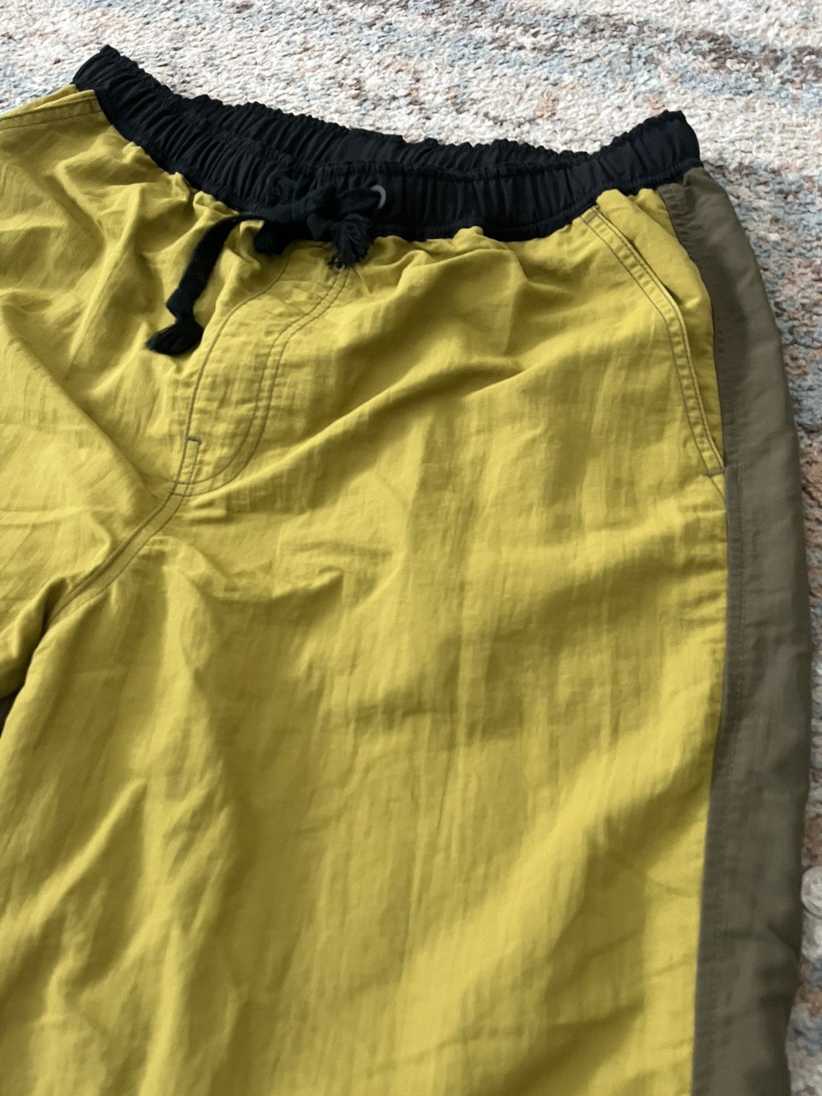 Marni × Uniqlo Marni x Uniqlo Green Colorblock Nylon Shorts Size US 34 / EU 50 - 2 Thumbnail