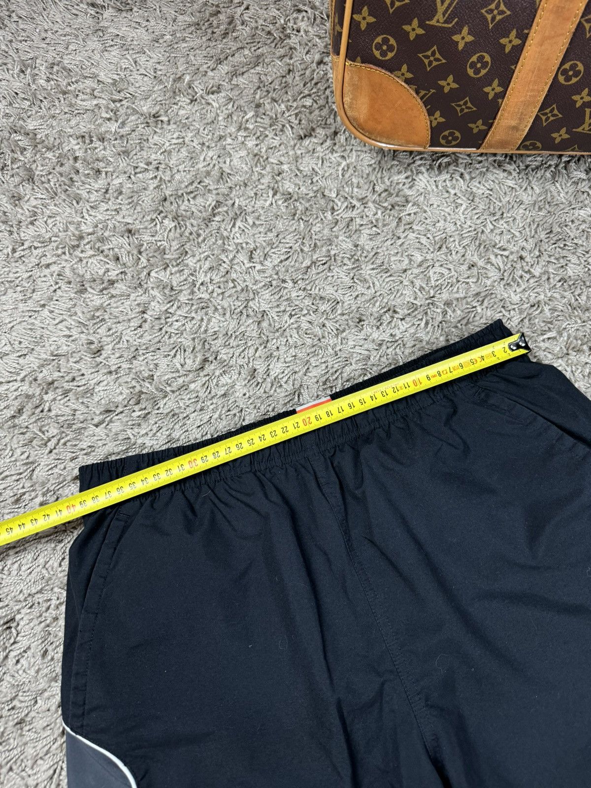 Nike × Vintage Vintage black Nike Swoosh shorts original skate item Size US 34 / EU 50 - 4 Thumbnail
