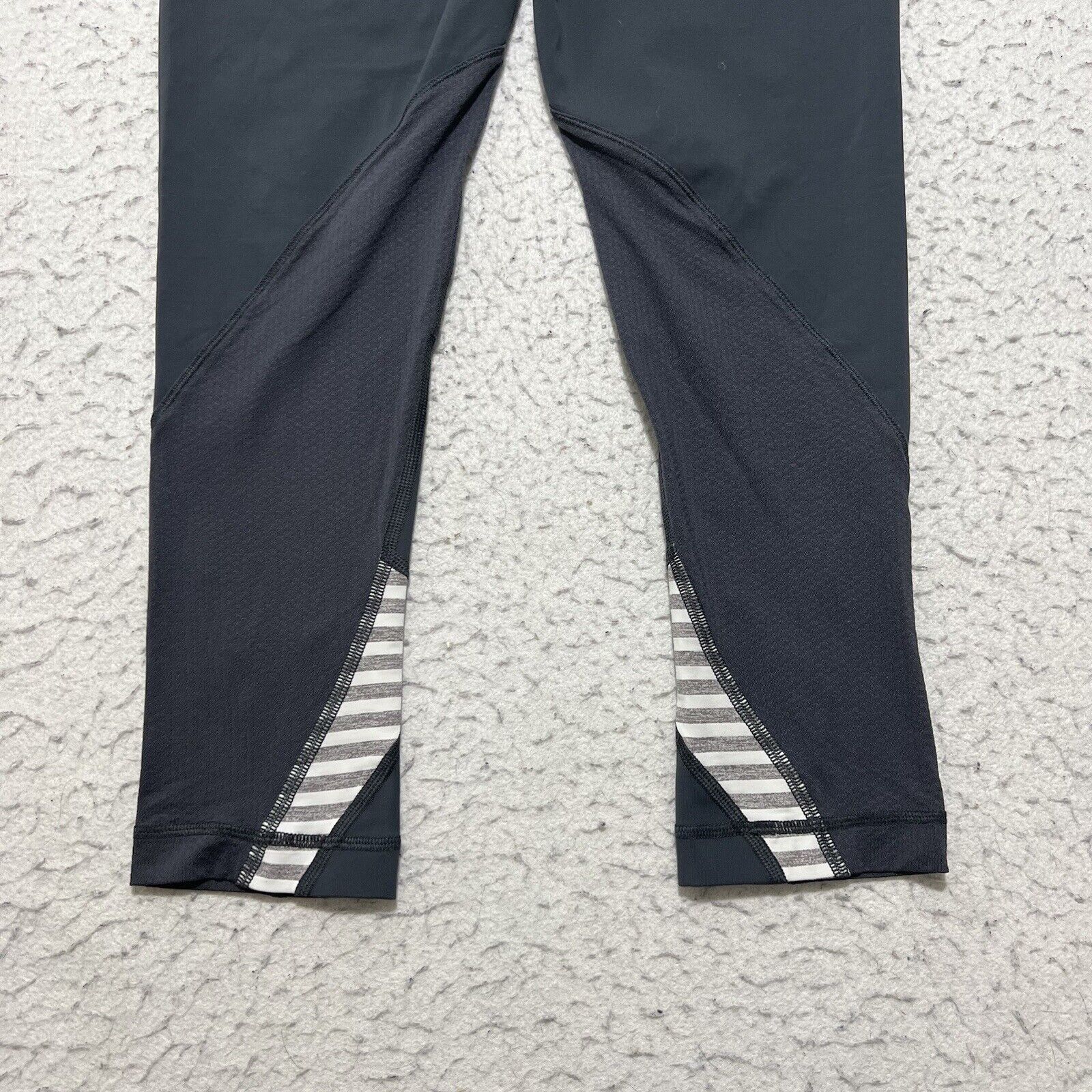 Lululemon LuluLemon Capri Length Wet Dry Warm Leggings Gray Yoga Pants Size 27" / US 4 / IT 40 - 8 Thumbnail