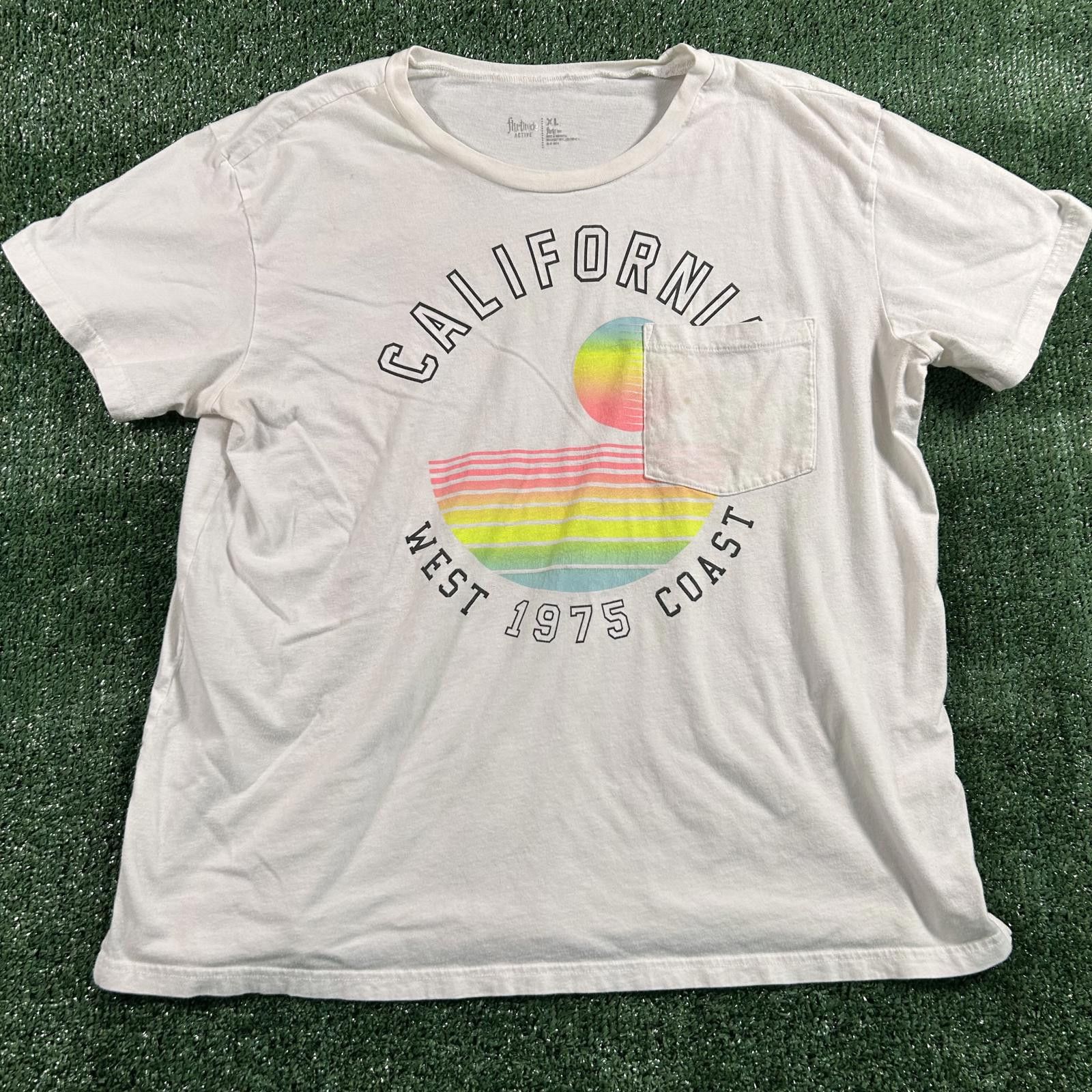 Other White Graphic T-Shirt with California print. XL Size US XL / EU 56 / 4 - 1 Thumbnail