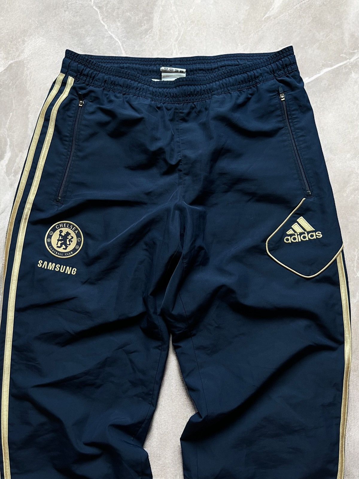 Adidas × Chelsea Soccer ADIDAS CHELSEA 2012 SOCCER TRACK PANTS GOLDEN STRIPE VINTAGE Size US 32 / EU 48 - 2 Thumbnail