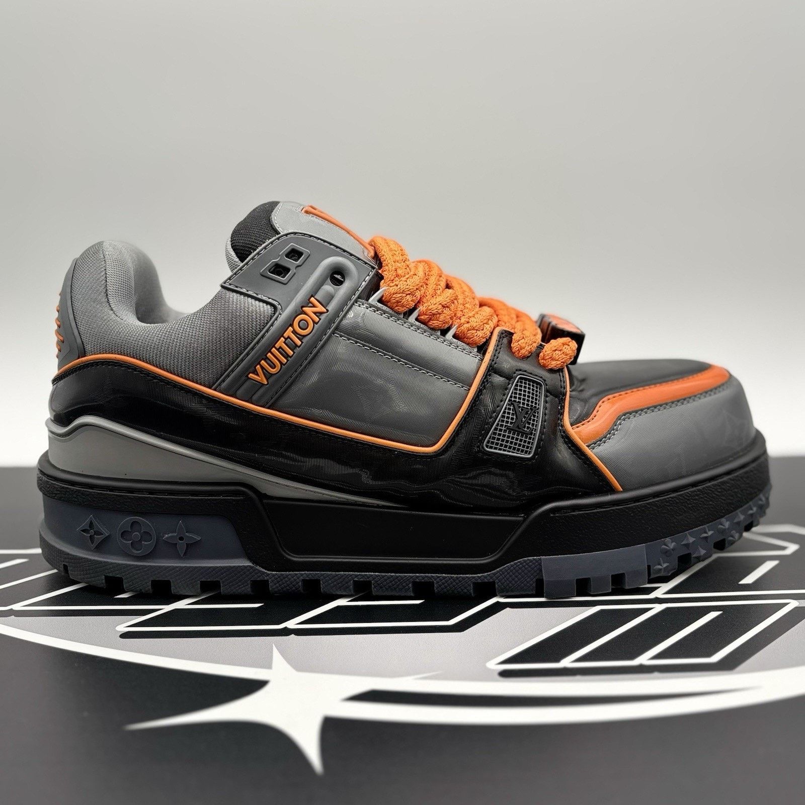 Louis Vuitton 11-11.5 Louis Vuitton Maxi ' Black, Orange ' | SUPER CLEAN! Size US 11.5 / EU 44-45 - 2 Thumbnail