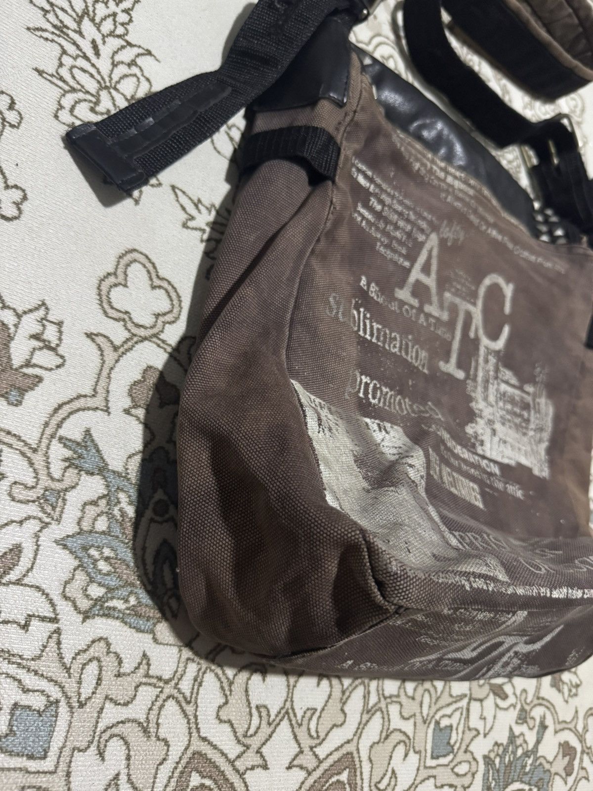 Hysteric Glamour × If Six Was Nine × In The Attic 🇨🇳 Poem Studded In The Attic Hysteric Inspired Sling Bag Size ONE SIZE - 7 Thumbnail