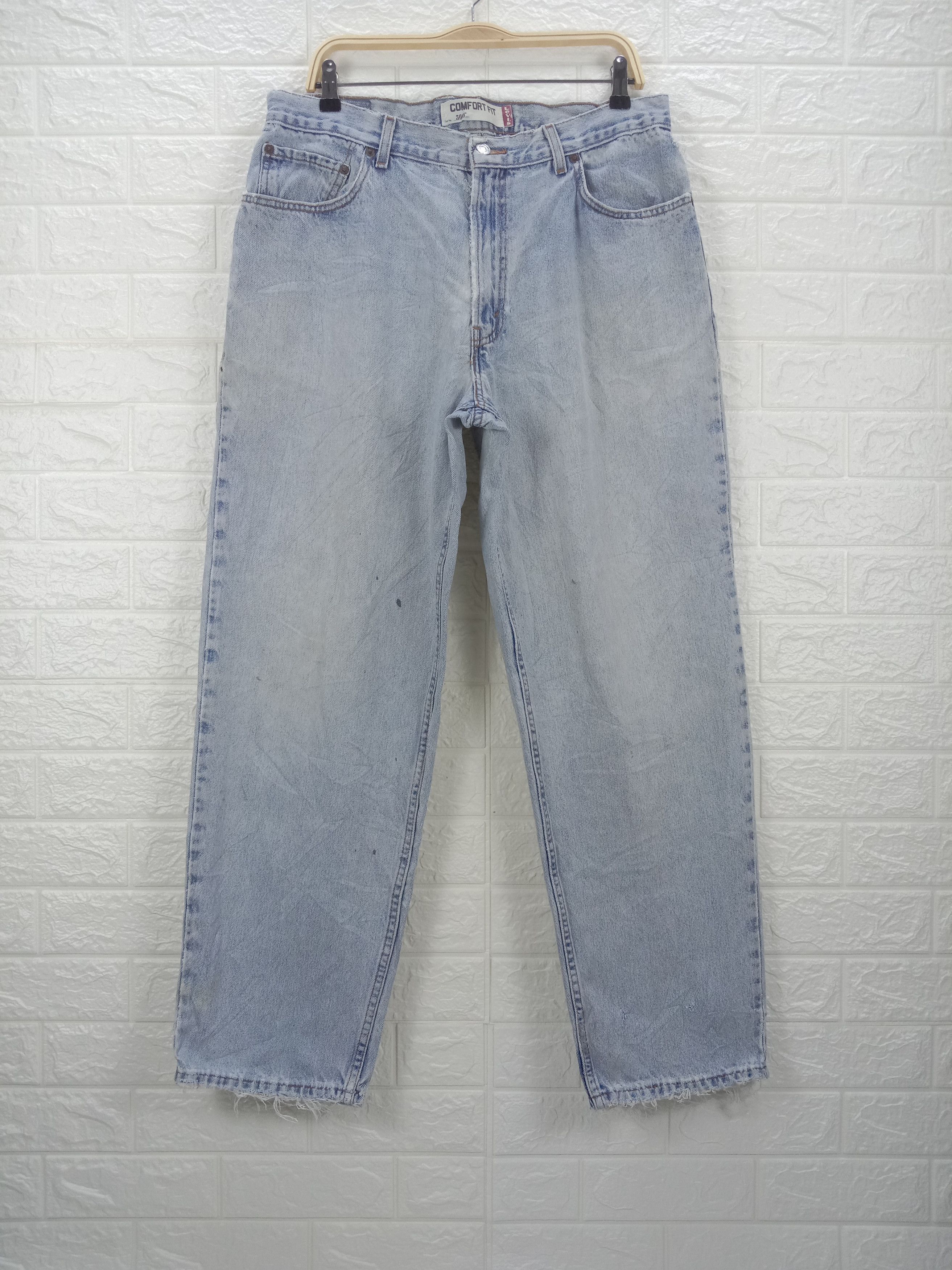 Levi's Vintage Levi's 560 Light Wash Jeans Comfort Fit Denim Size US 35 - 1 Thumbnail