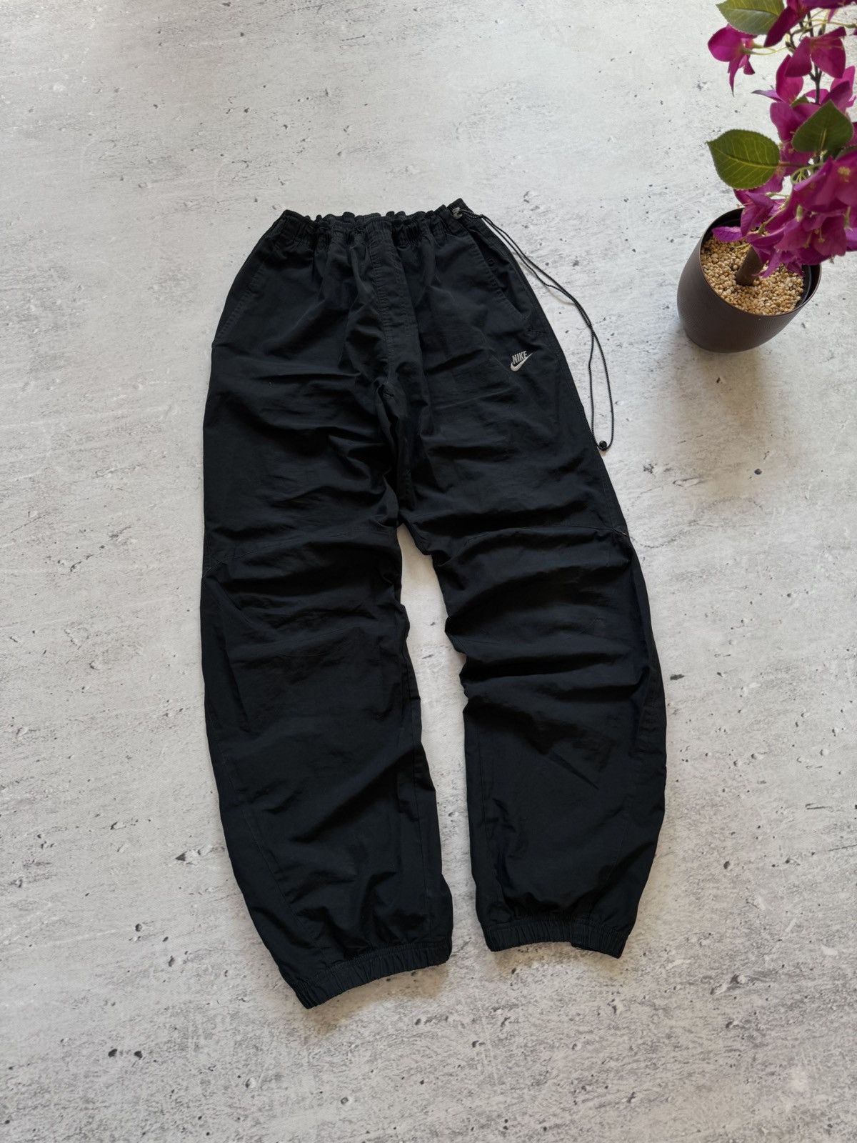 Nike × Vintage NIKE NYLON VINTAGE Y2K OVERSIZE BAGGY FIT PANTS SWEATPANTS Size US 34 / EU 50 - 1 Thumbnail