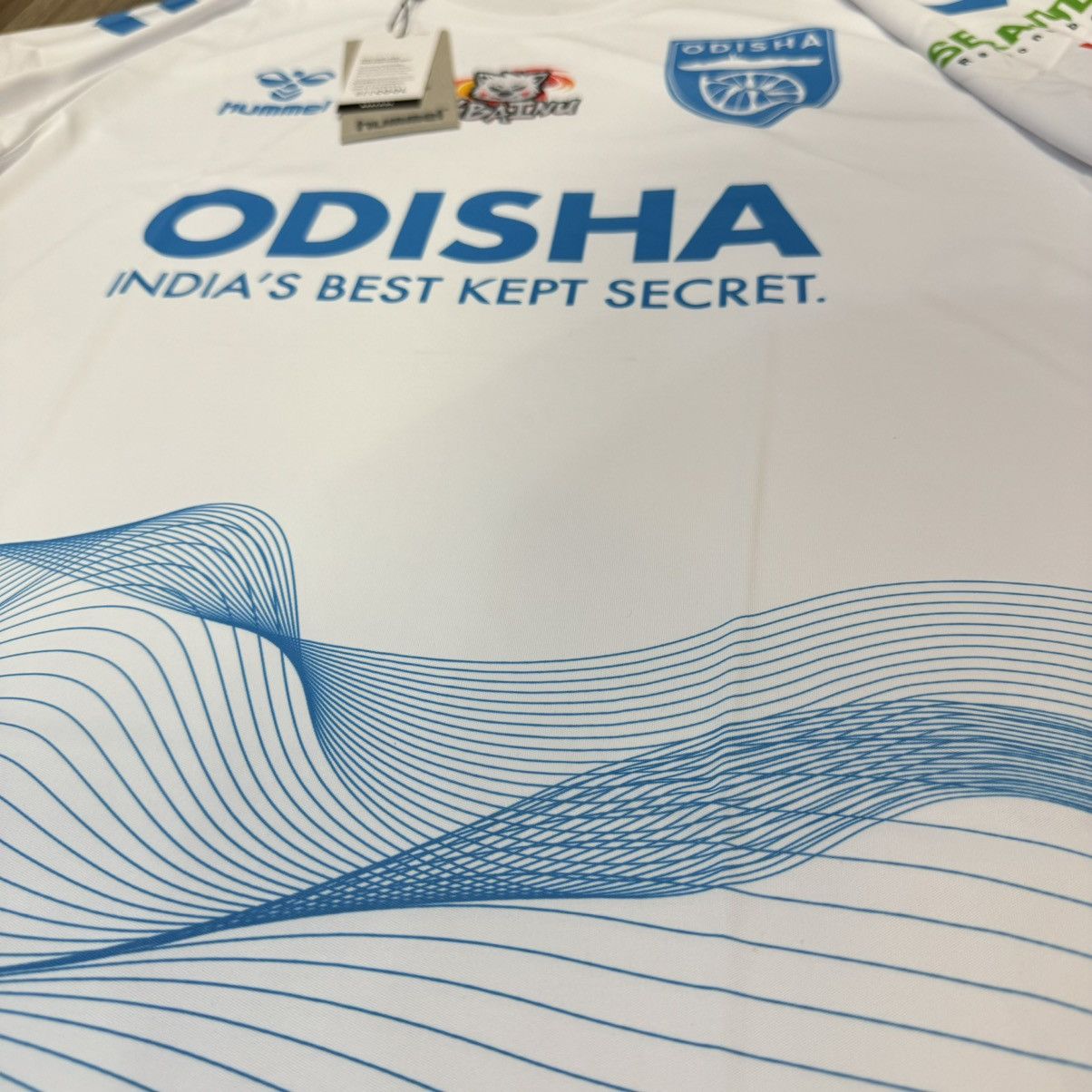 Designer × Hummel Odisha FC 21/22 third away shirt (Bnwt) Size US S / EU 44-46 / 1 - 3 Thumbnail