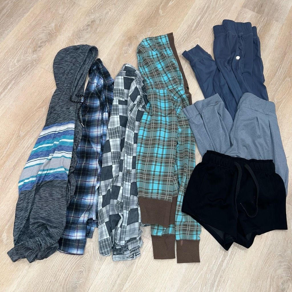 Asics 7 Piece Clothing Lot: Asics, Senita, Pinspark, Self Esteem, Wet Seal, Small-Med Size 26" / US 2 / IT 38 - 9 Thumbnail