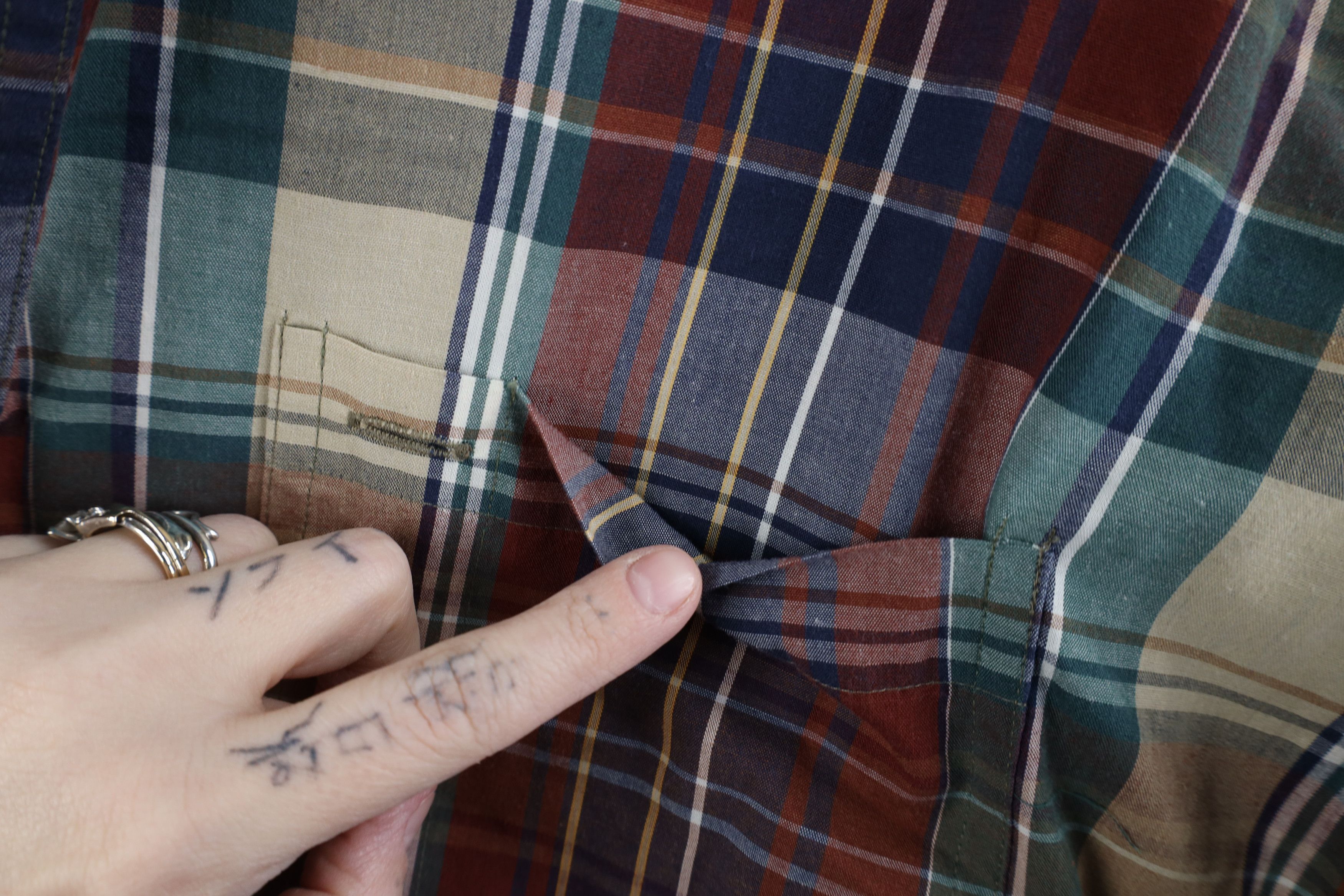 Vintage Vintage 90s Streetwear Tone Plaid Collared Button Down Shirt Size US XL / EU 56 / 4 - 4 Thumbnail