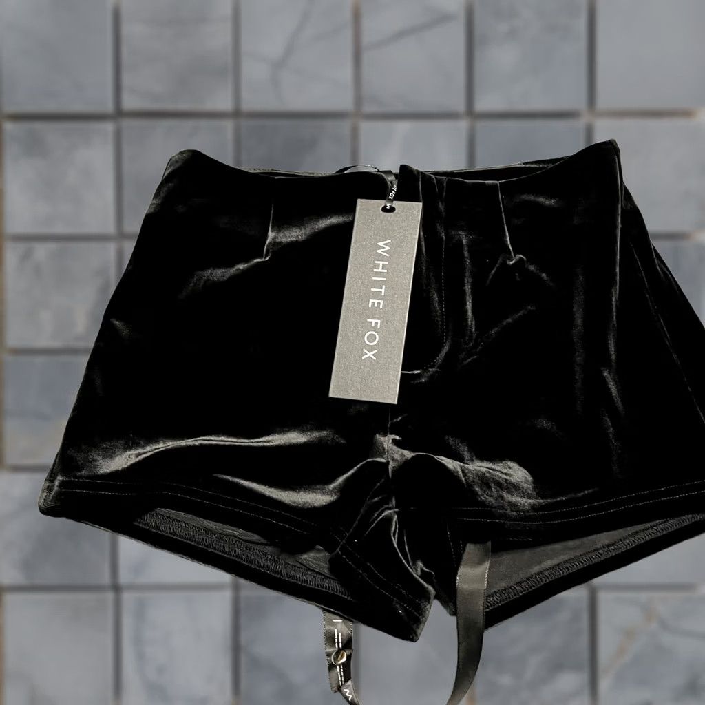 Velvet White Fox Shorts Womens Small Velvet Teddy Shortie Black S Womens Hot Pants) Size 28" / US 6 / IT 42 - 1 Thumbnail