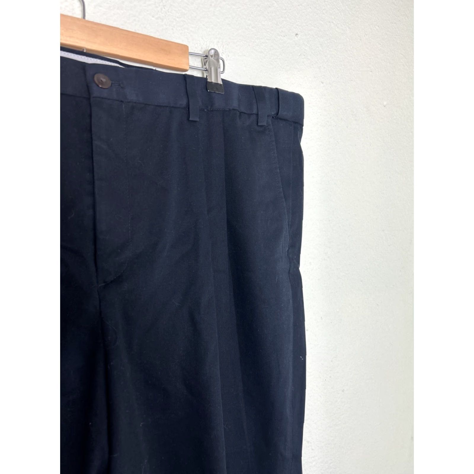 Eddie Bauer VINTAGE Eddie Bauer wrinkle free relaxed fit cotton pants Navy Blue mens 42x30 42 Tall Size US 42 / EU 58 - 5 Thumbnail