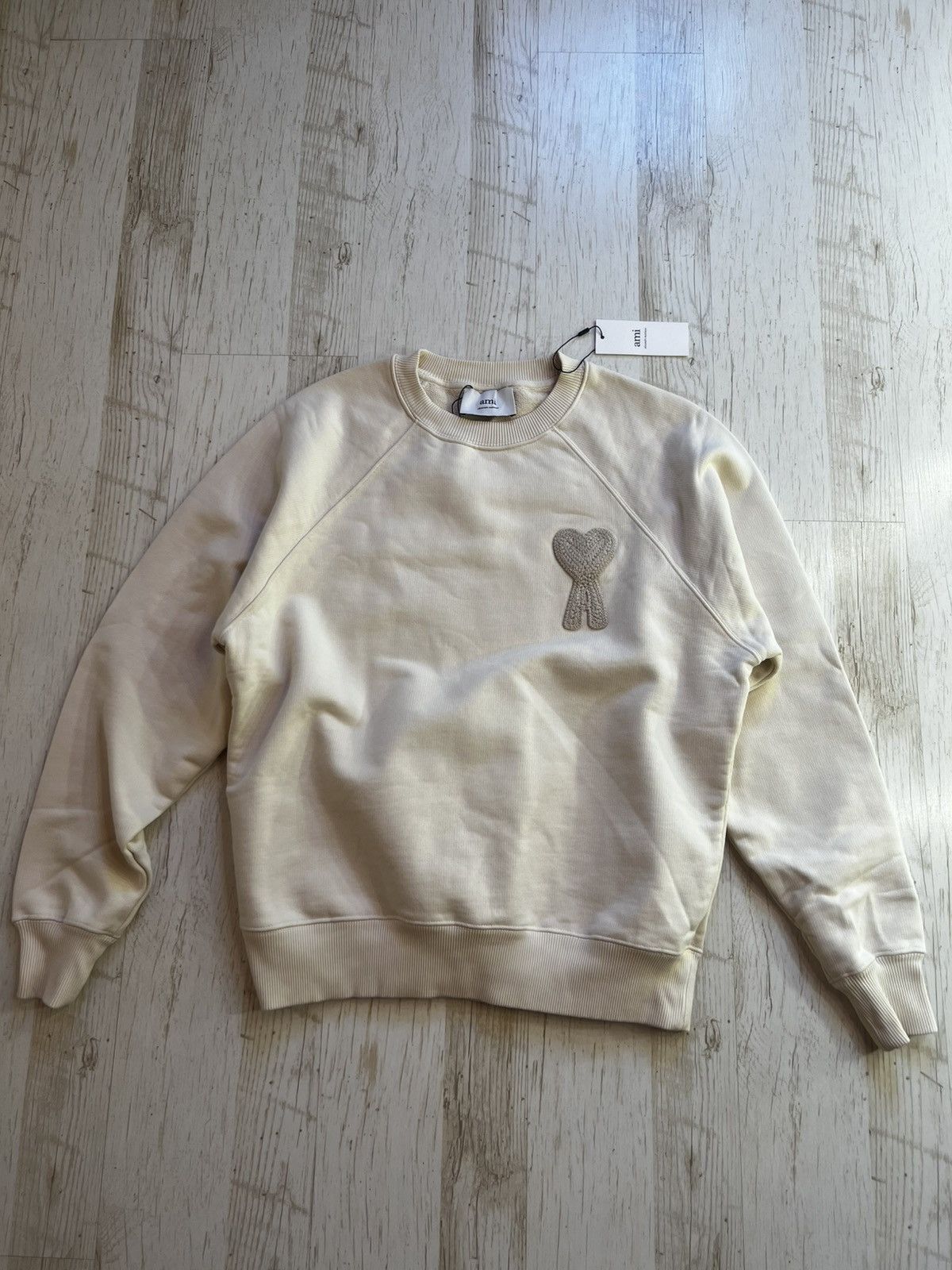 AMI AMI Paris Ami de Coeur Patch Sweatshirt Beige Size M Size US M / EU 48-50 / 2 - 6 Thumbnail
