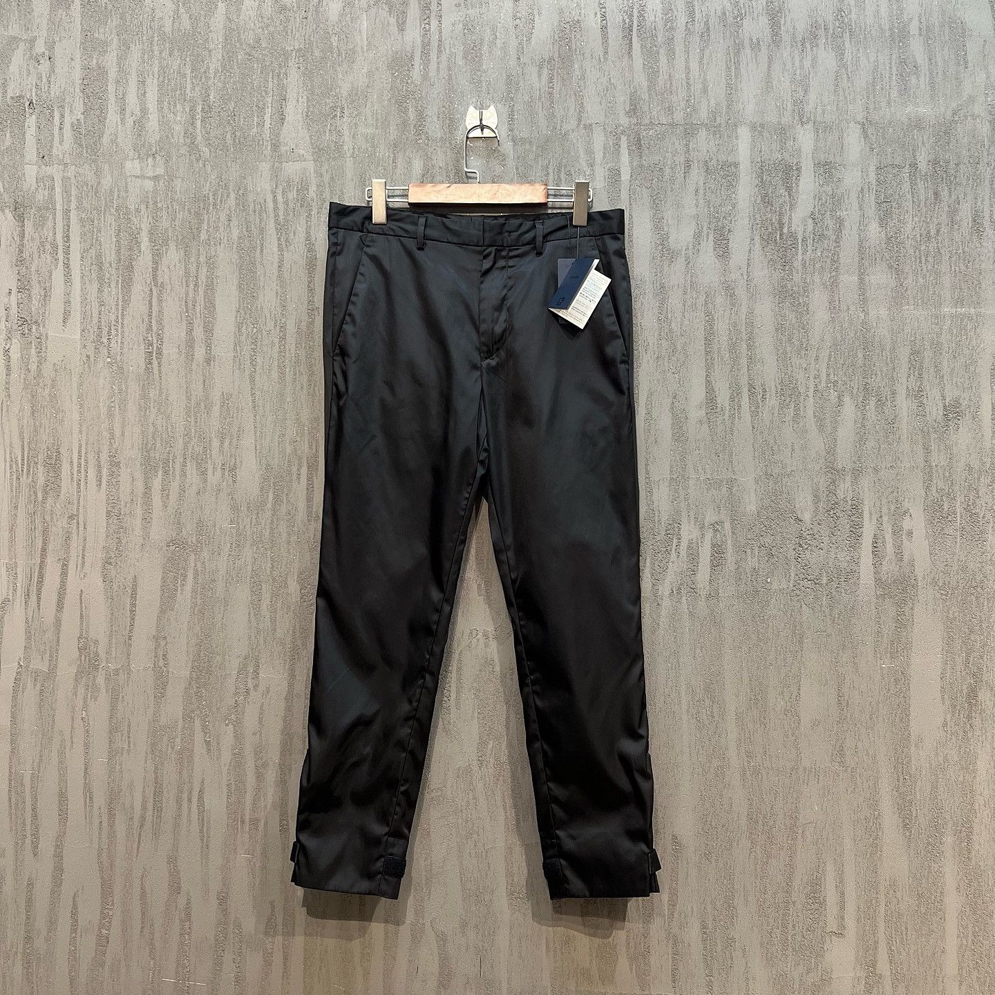 Prada Prada Nylon Casual Pants Size 30 / EU 46 Size US 30 / EU 46 - 1 Thumbnail