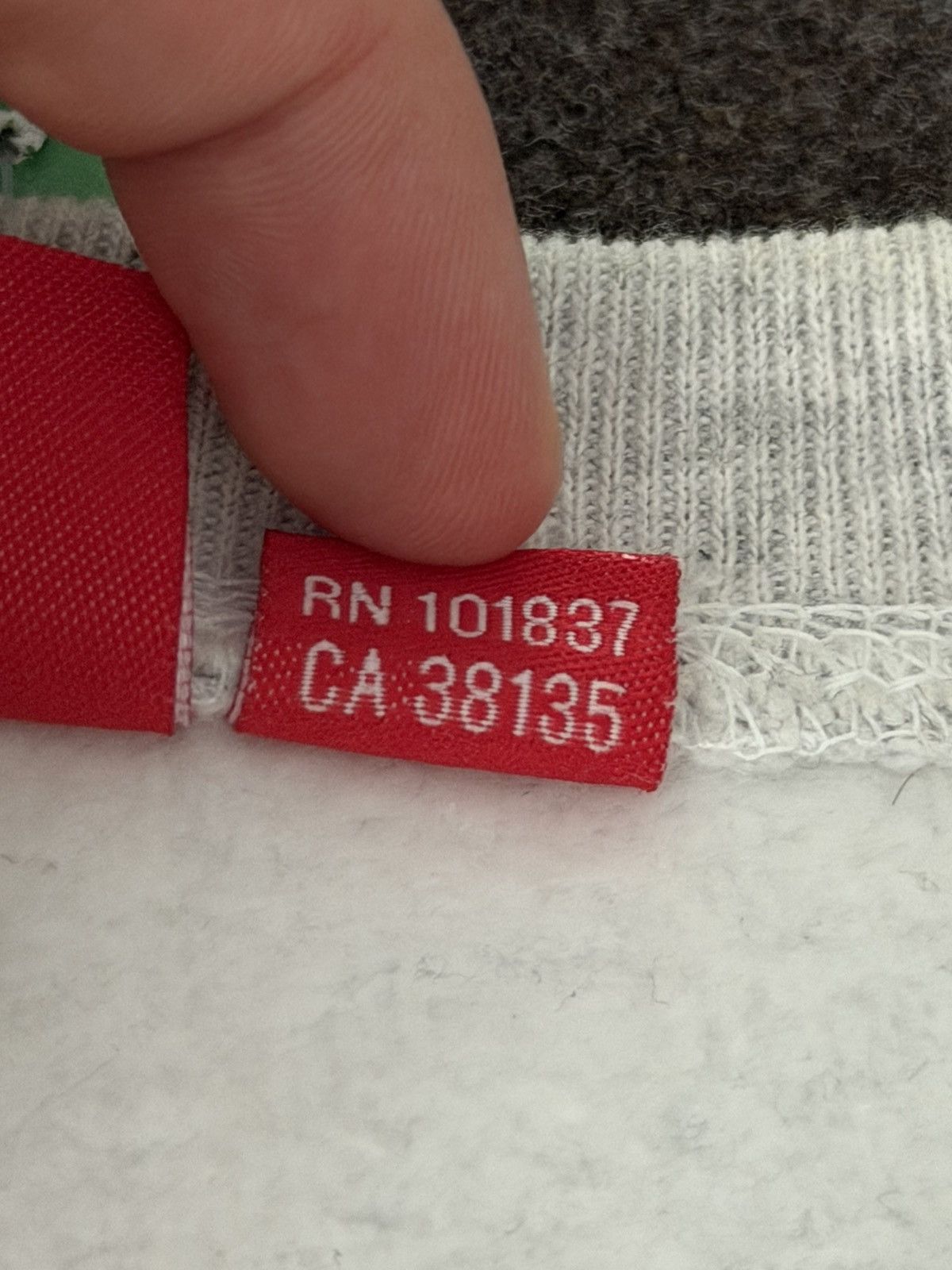 Supreme supreme gray box logo sweatshirt Size US L / EU 52-54 / 3 - 6 Thumbnail