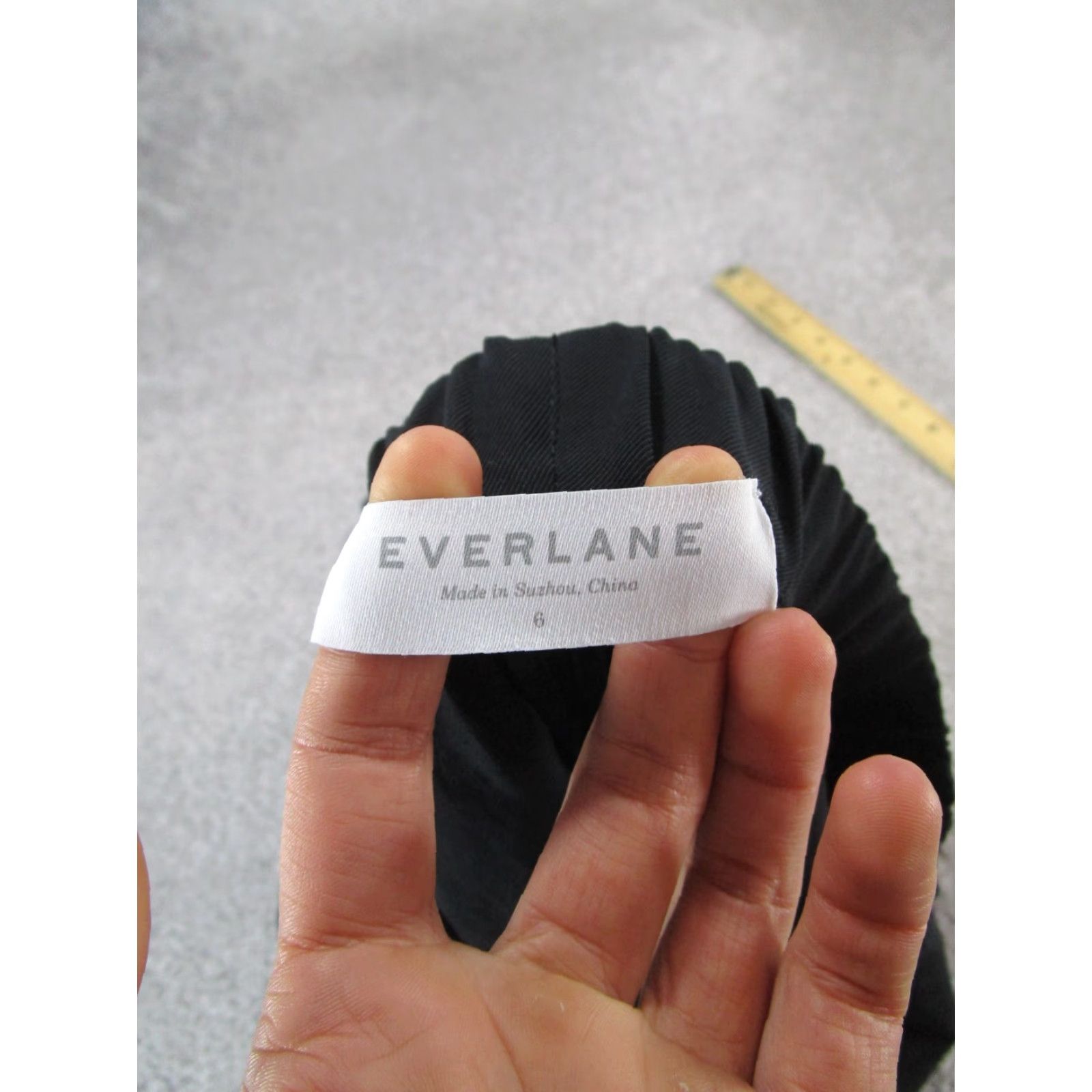 Everlane Everlane Pants Womens 6 Black Tapered Cropped Ankle Zip Knit Flat Front Pull-On Short Pants Womens 6 Black Size 28" / US 6 / IT 42 - 7 Thumbnail