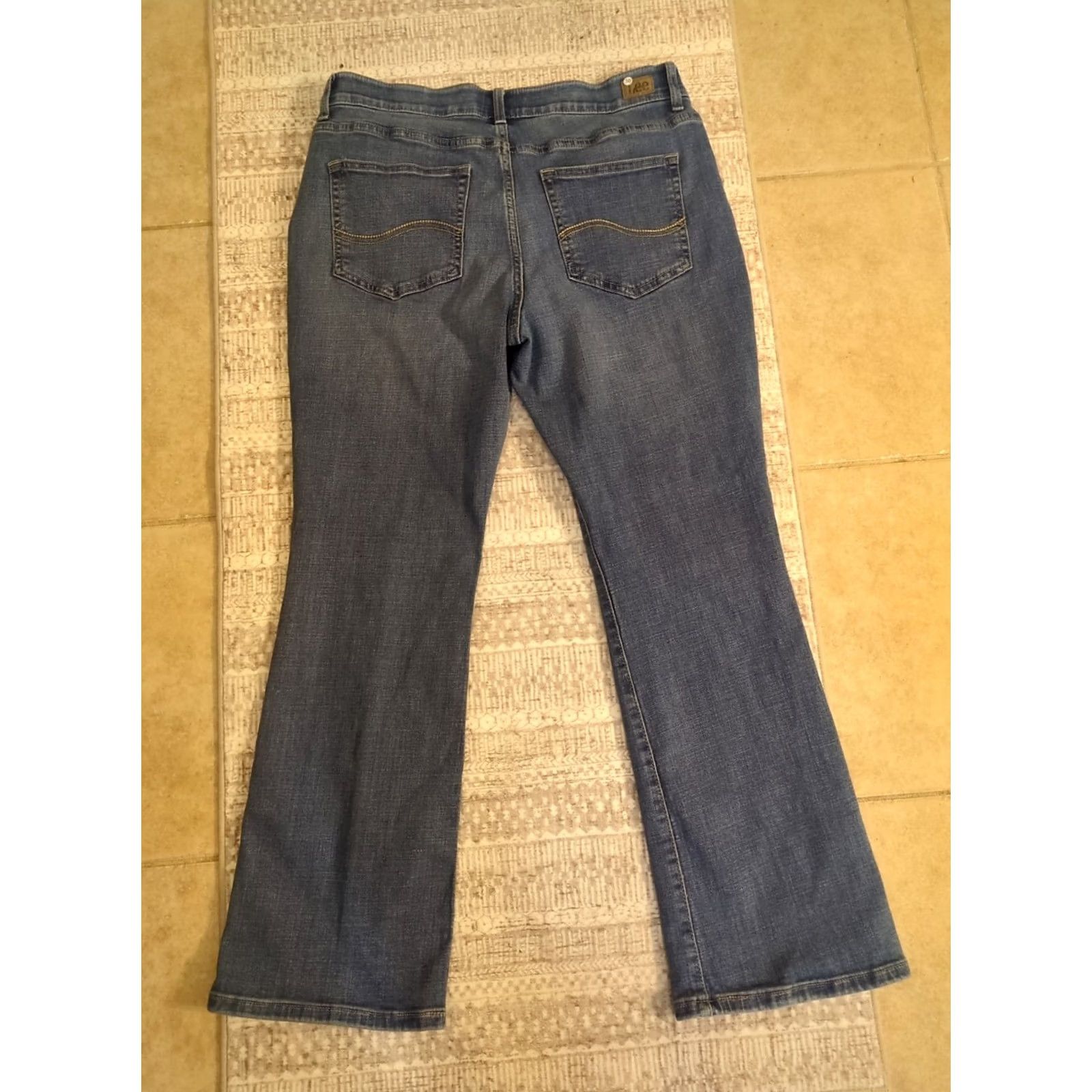 Lee Lee Bootcut Jeans Women Size 14 Short Mid Rise Blue Denim 5-Pocket Regular Belt Loops Zipper Button Size 36" / US 14 / IT 50 - 3 Thumbnail