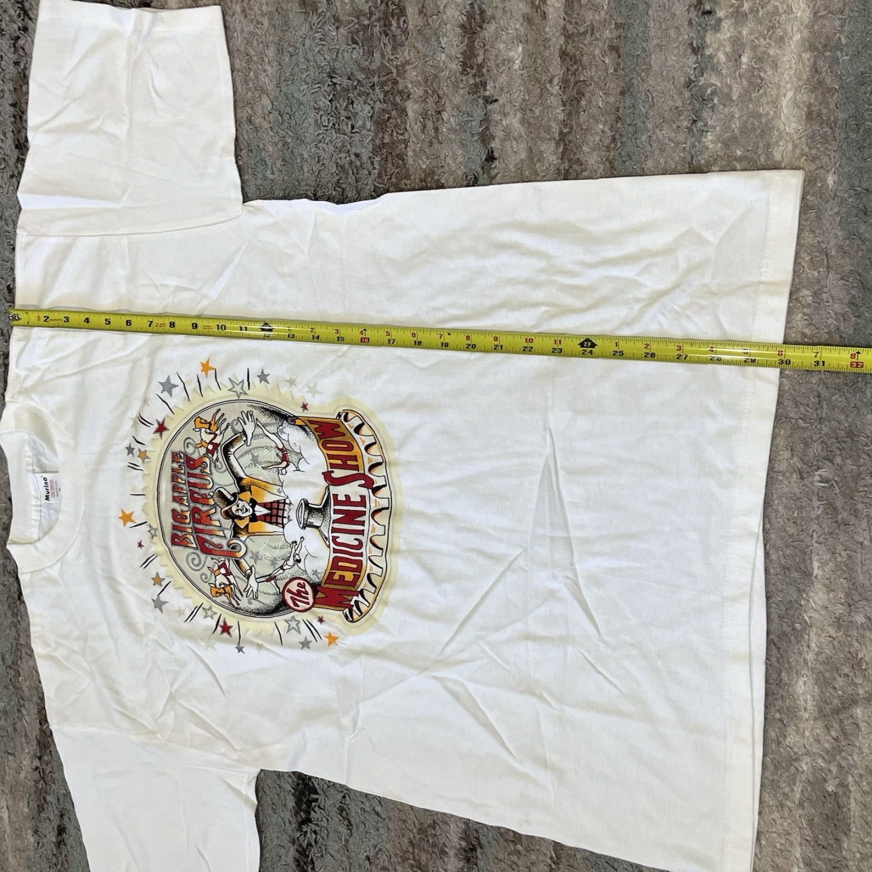 Apple VINTAGE Murina The Big Apple Circus The Medicine Show T-Shirt Men XL White Cotton Logo Short Sleeve Crew Neck 90s USA Limited Edition Furniture? Size US XL / EU 56 / 4 - 5 Thumbnail