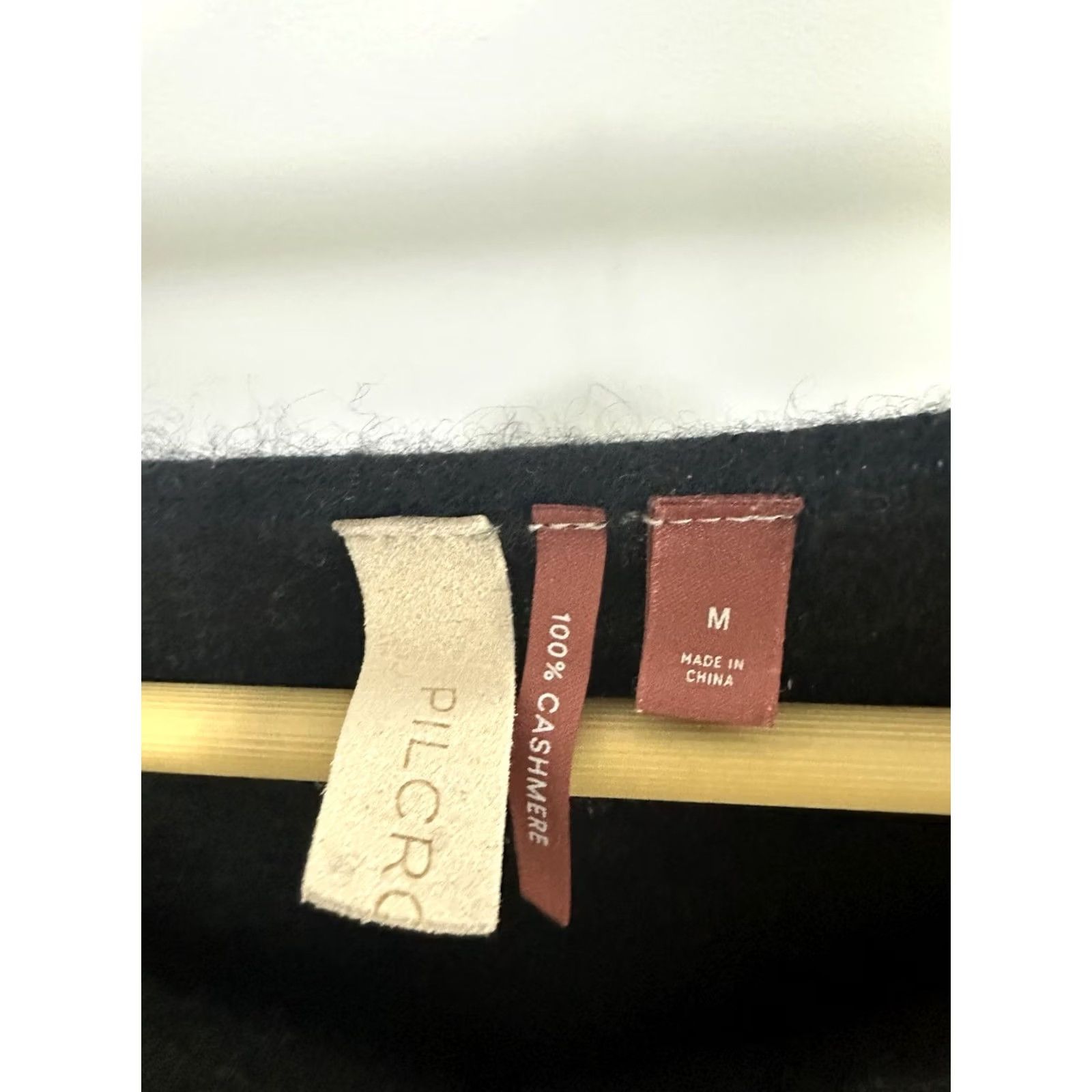 Vintage Pilcro Anthropologie Cropped Boxy 100% Cashmere Black V-Neck Sweater Size M Womens Pullover Size M / US 6-8 / IT 42-44 - 3 Thumbnail