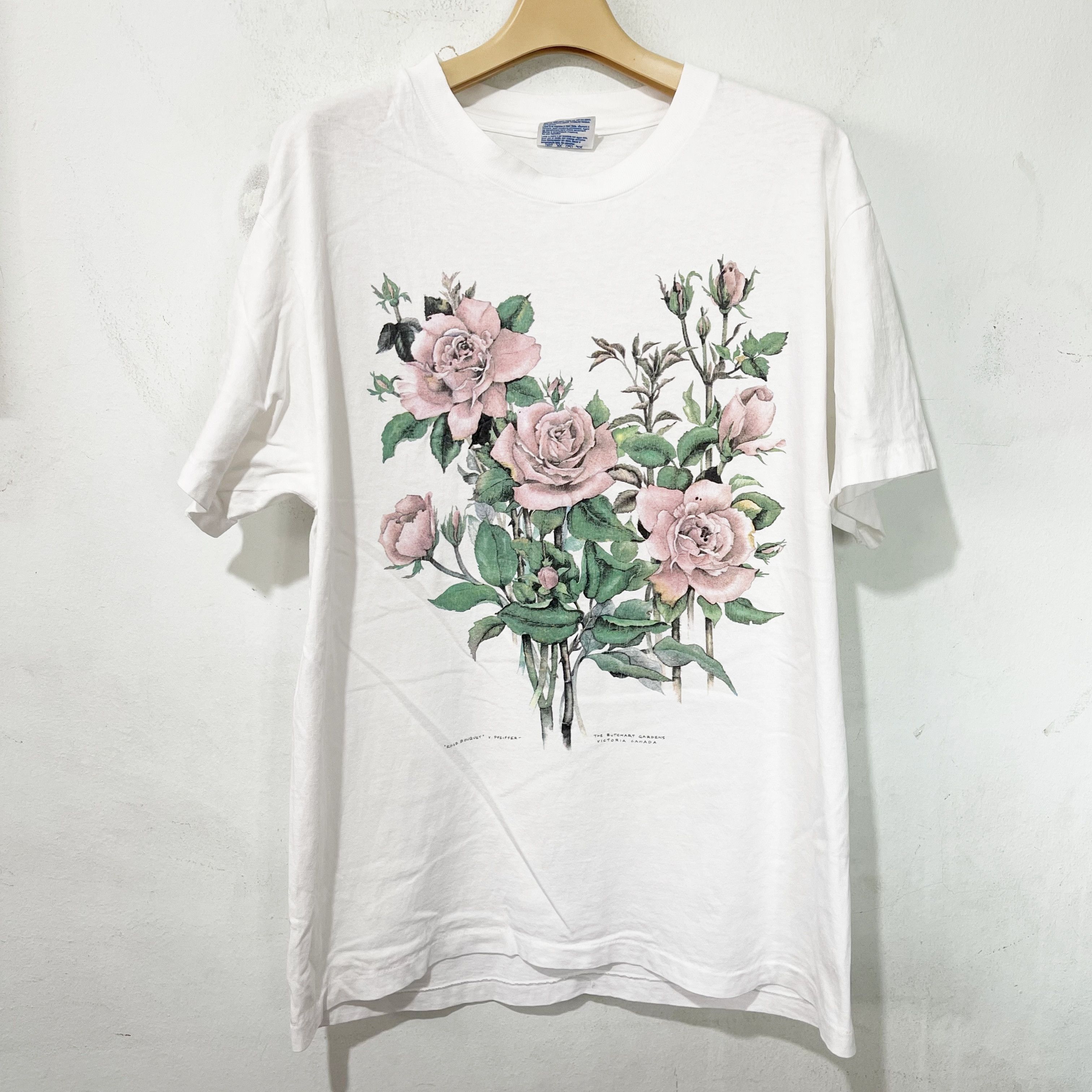 Vintage Vintage 90s Butchart Gardens Rose Bouquet T-Shirt Size US M / EU 48-50 / 2 - 1 Thumbnail