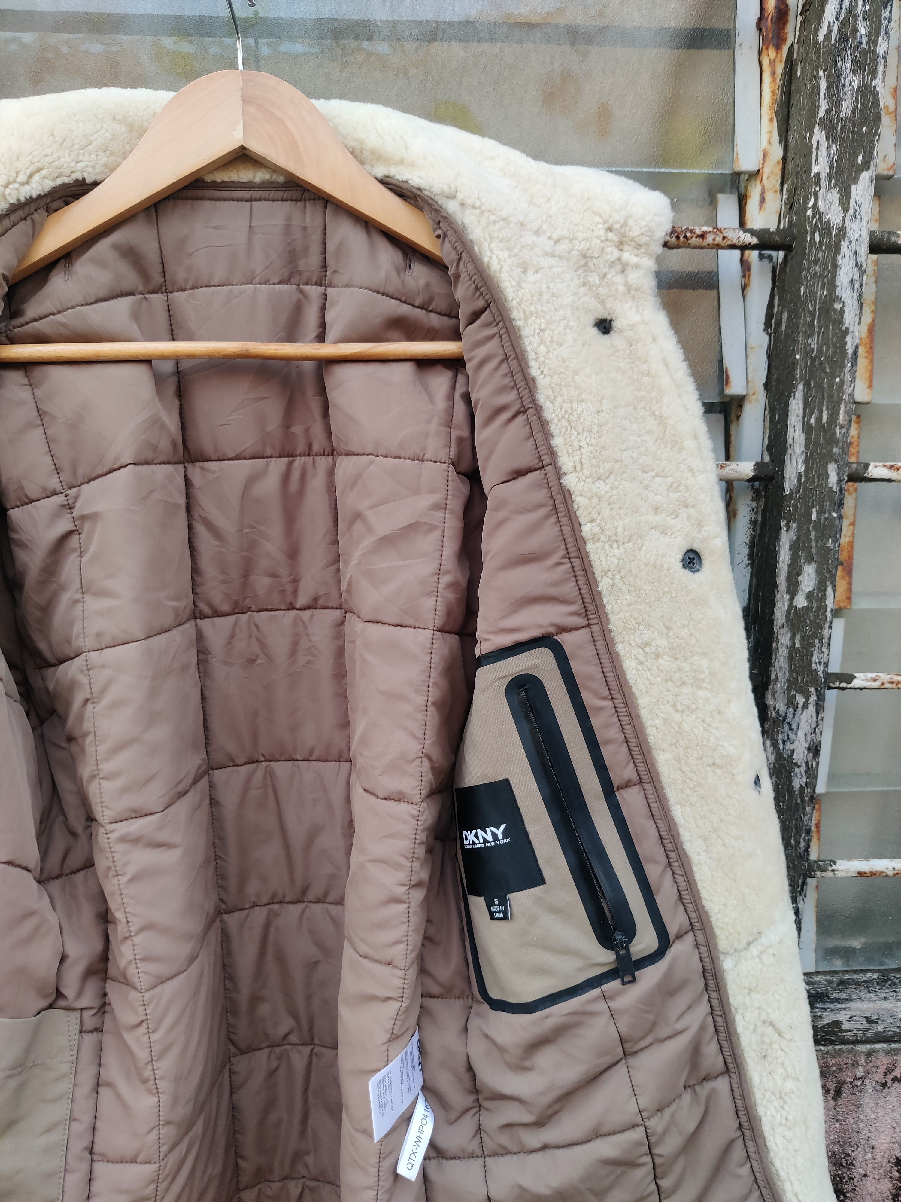 Vintage Vintage DKNY Winter Coat Faux Shearling Collar Jacket Size US M / EU 48-50 / 2 - 9 Thumbnail