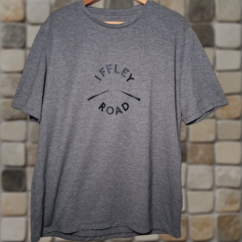 Logo 7 Iffley Road T-Shirt Men XL Gray Logo Running Athletic Performance Shirt Tee - Gray - Regular Fit - Short Sleeve Size US XL / EU 56 / 4 - 1 Thumbnail