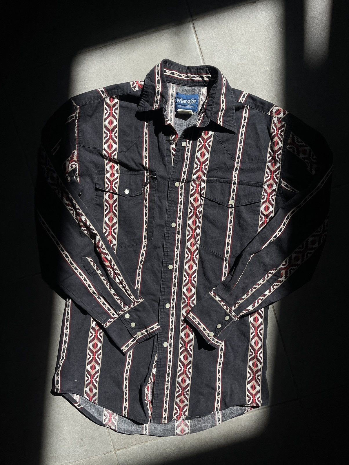 Cowboy Equipment × Vintage × Wrangler Wrangler Western Shirt Vintage azteck striped cowboy shirt Size US S / EU 44-46 / 1 - 1 Thumbnail