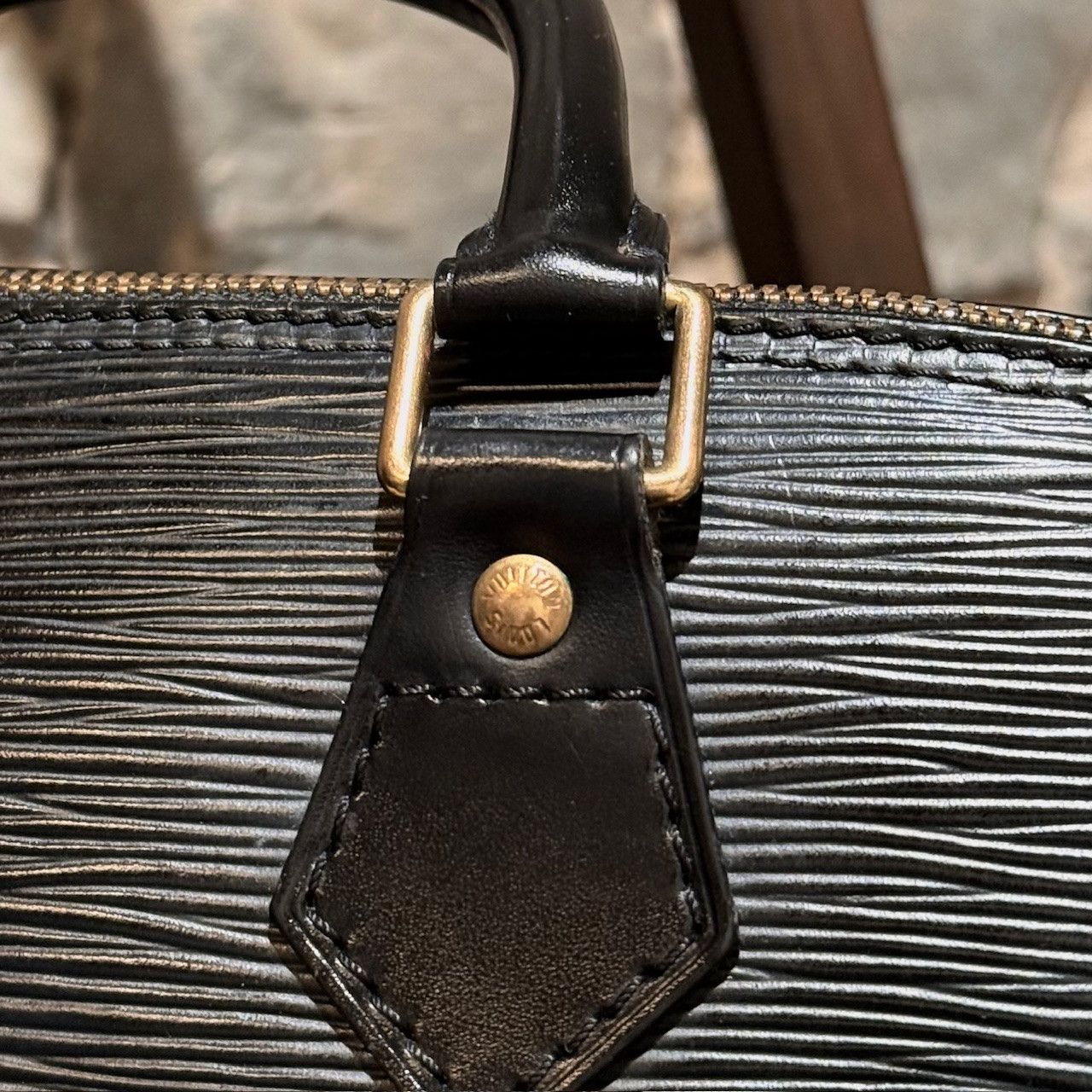 Louis Vuitton Louis Vuitton Vintage 1996 Black Epi Alma MM Handbag Size ONE SIZE - 14 Thumbnail