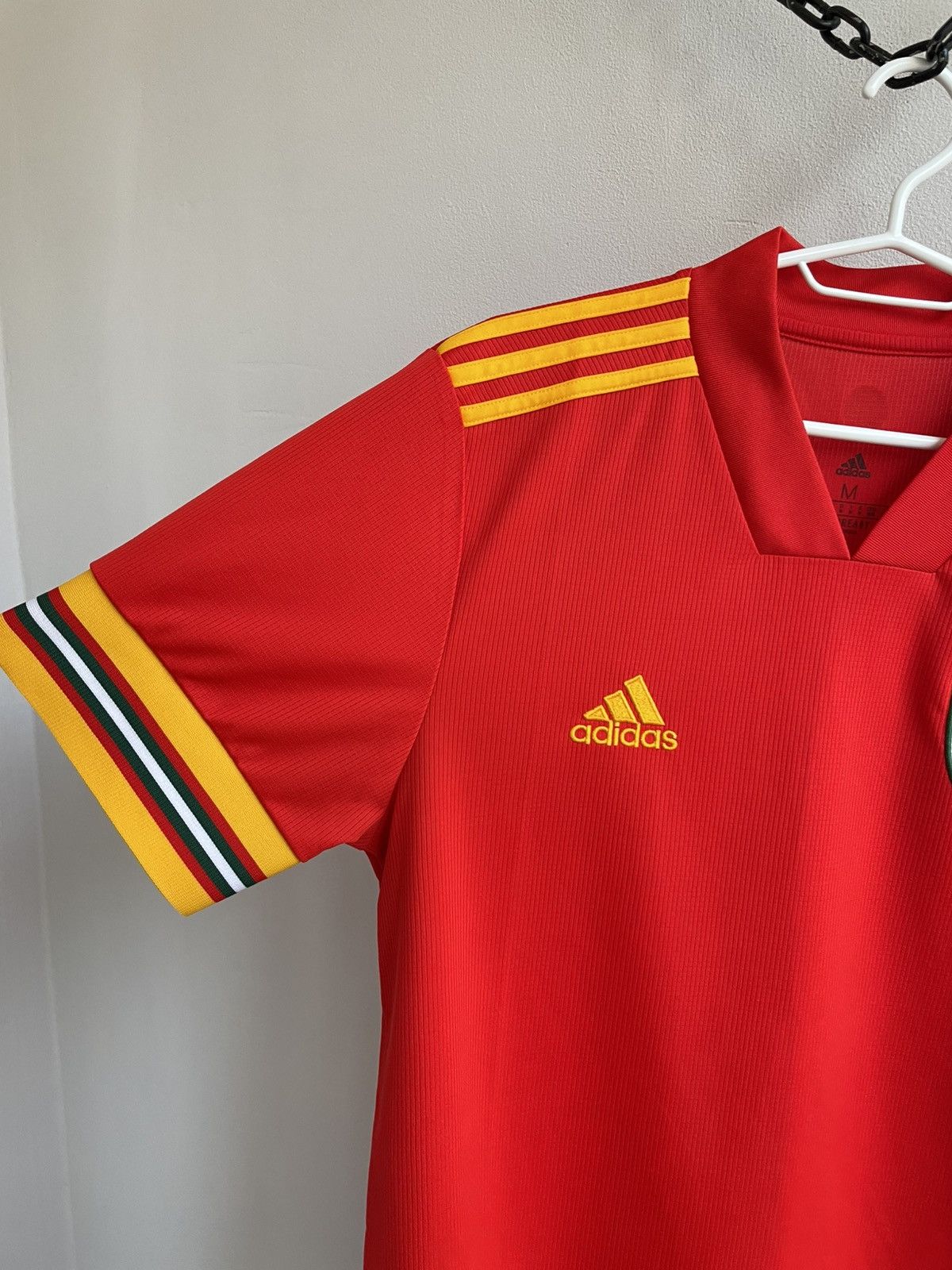 Adidas WALES 2020 2021 HOME FOOTBALL SHIRT SOCCER JERSEY ADIDAS Size US M / EU 48-50 / 2 - 6 Thumbnail