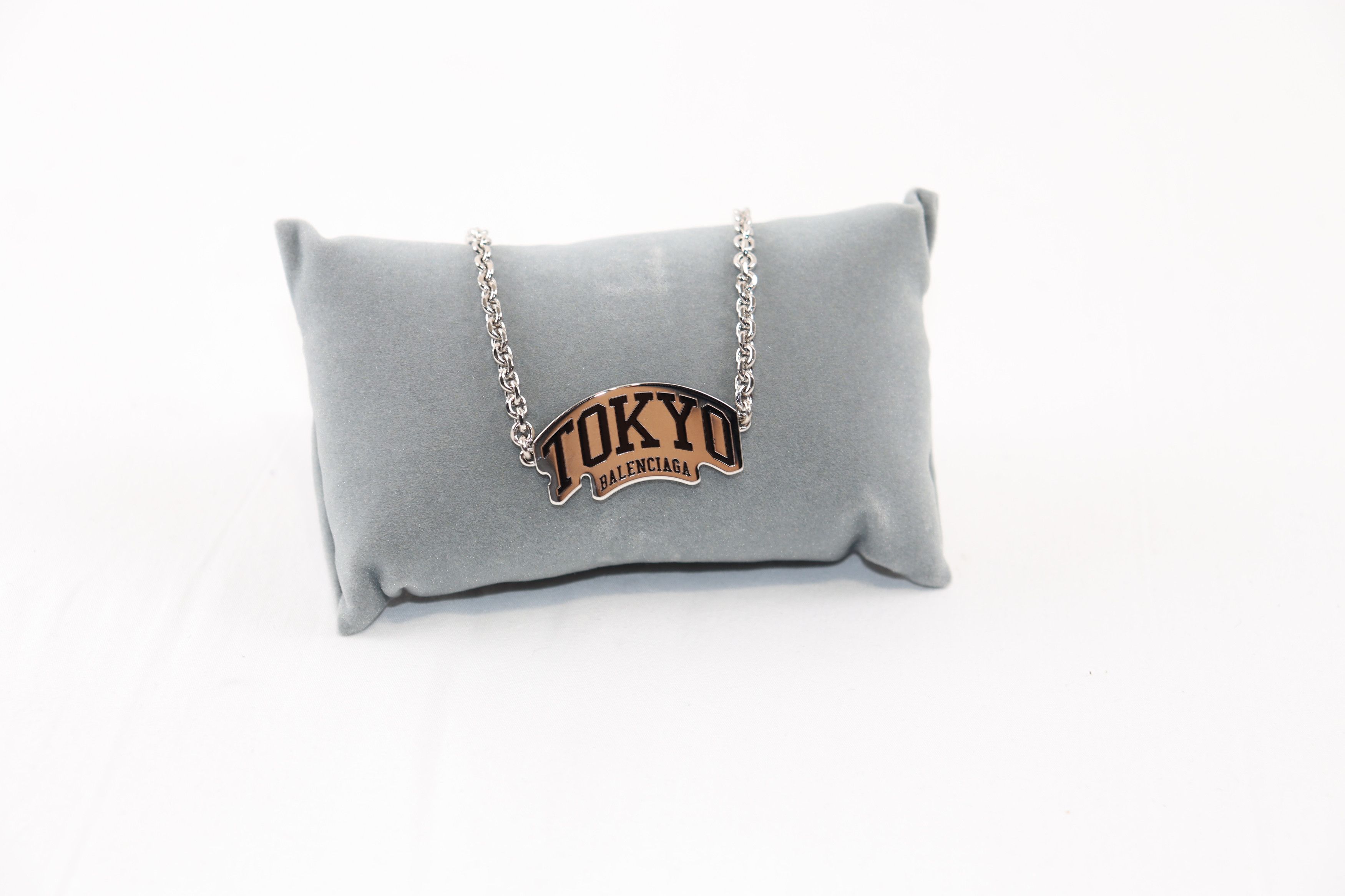 Balenciaga o1rshd1 Q:3 / Size: OS / DUP / Cities Tokyo Necklace Size ONE SIZE - 4 Thumbnail