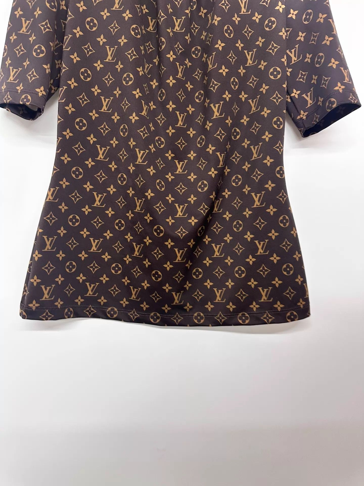 Louis Vuitton Louis Vuitton All Over Print Short Sleeve M 39s 94c 64l Size M / US 6-8 / IT 42-44 - 4 Thumbnail