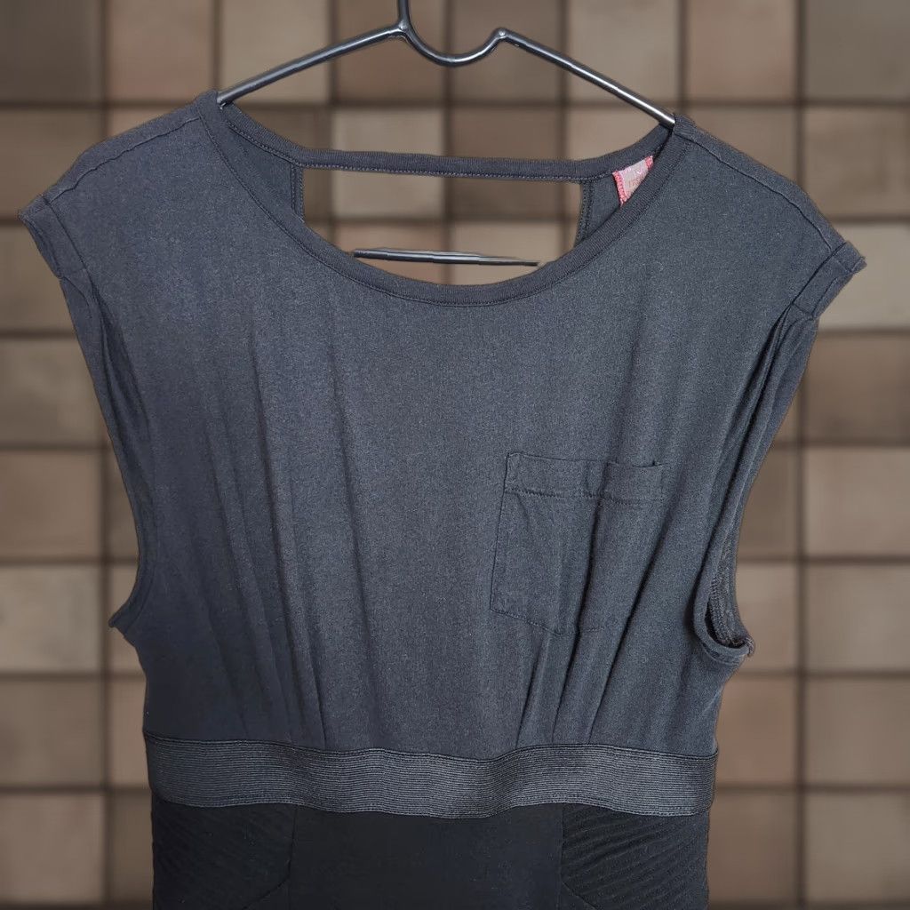 Free People Free People Womens Black T-Shirt Bodycon Dress V-Back |S| Cap Sleeve Short Sleeve Knit Cotton Rayon Blend Knee Length Zip Back Womens Size S / US 4 / IT 40 - 1 Thumbnail