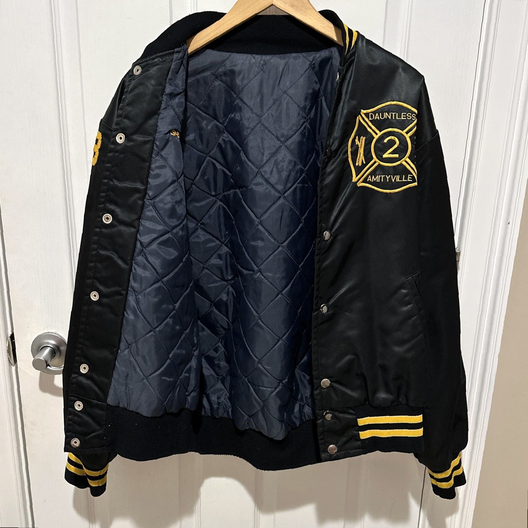 Vintage Vintage Satin Bomber Jacket Mens Large Dauntless Amityville Fire USA Flag Patch Size US XL / EU 56 / 4 - 6 Thumbnail