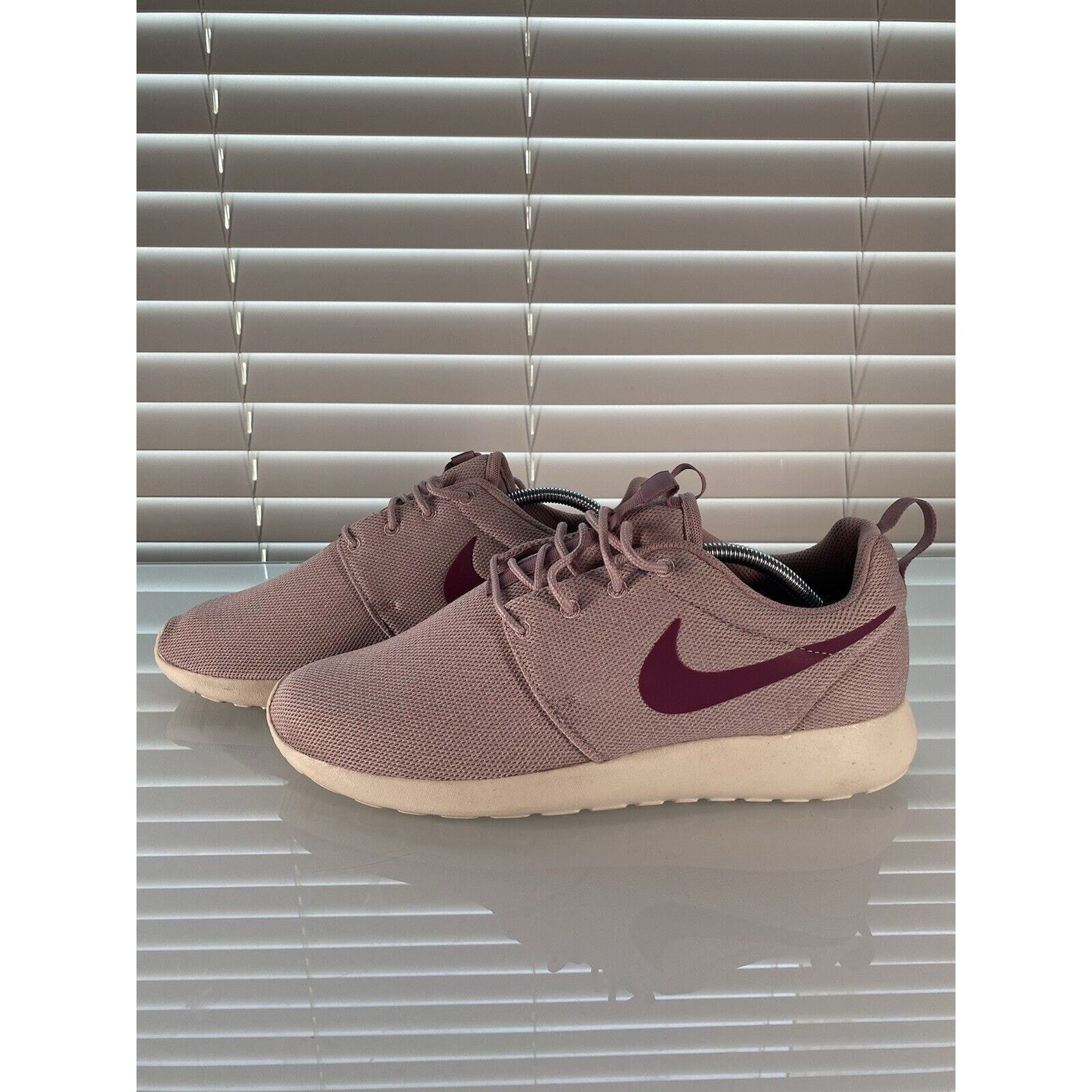 Nike Nike Roshe One Women's Size 6 Purple Athletic Shoes Size US 5.5 / IT 35.5 - 1 Thumbnail
