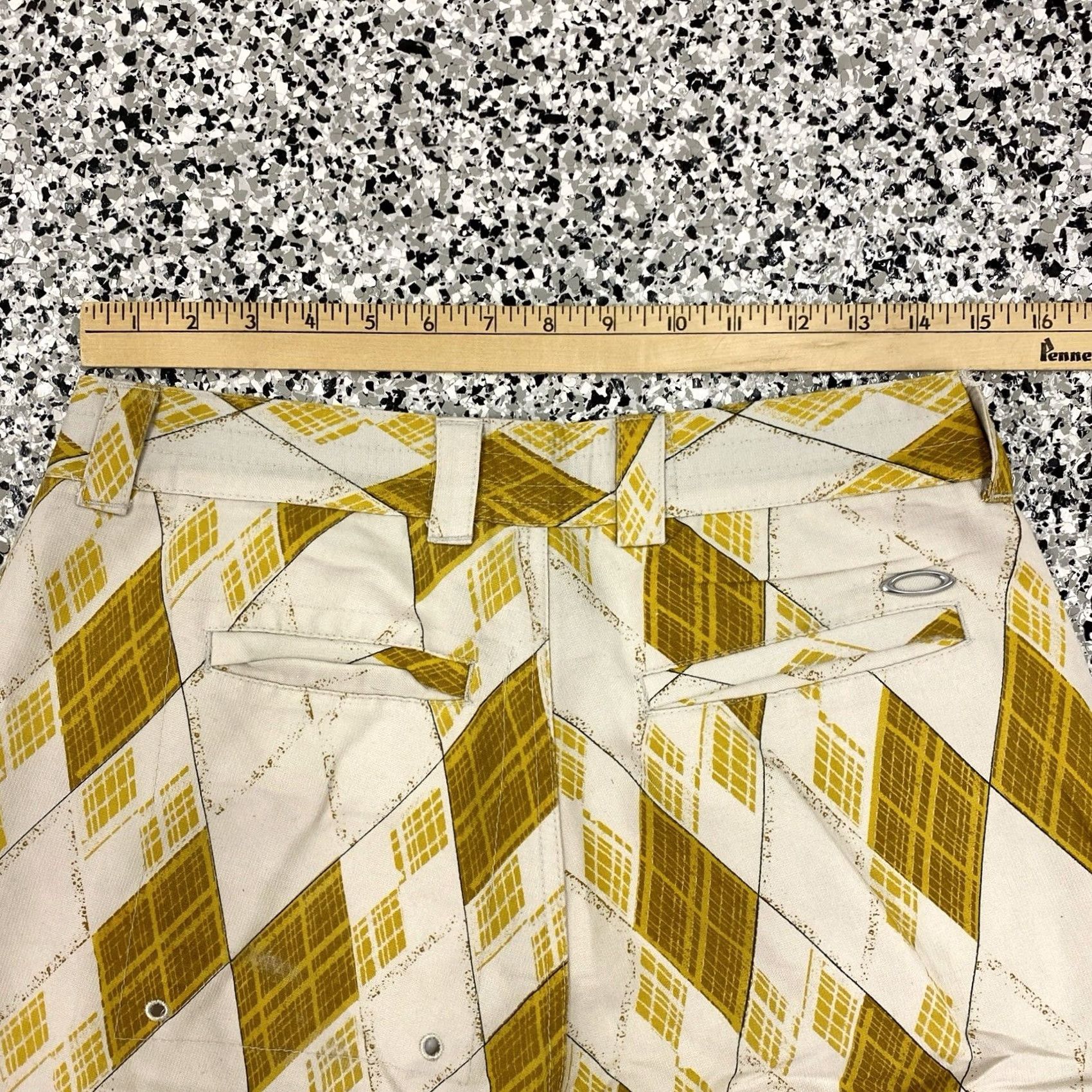 Oakley VINTAGE Oakley Pants Mens 31x34 30x28 Yellow Rayon Plaid Cargo Pocket Straight Inseam 28 Dress Pants All Season Size US 30 / EU 46 - 7 Thumbnail