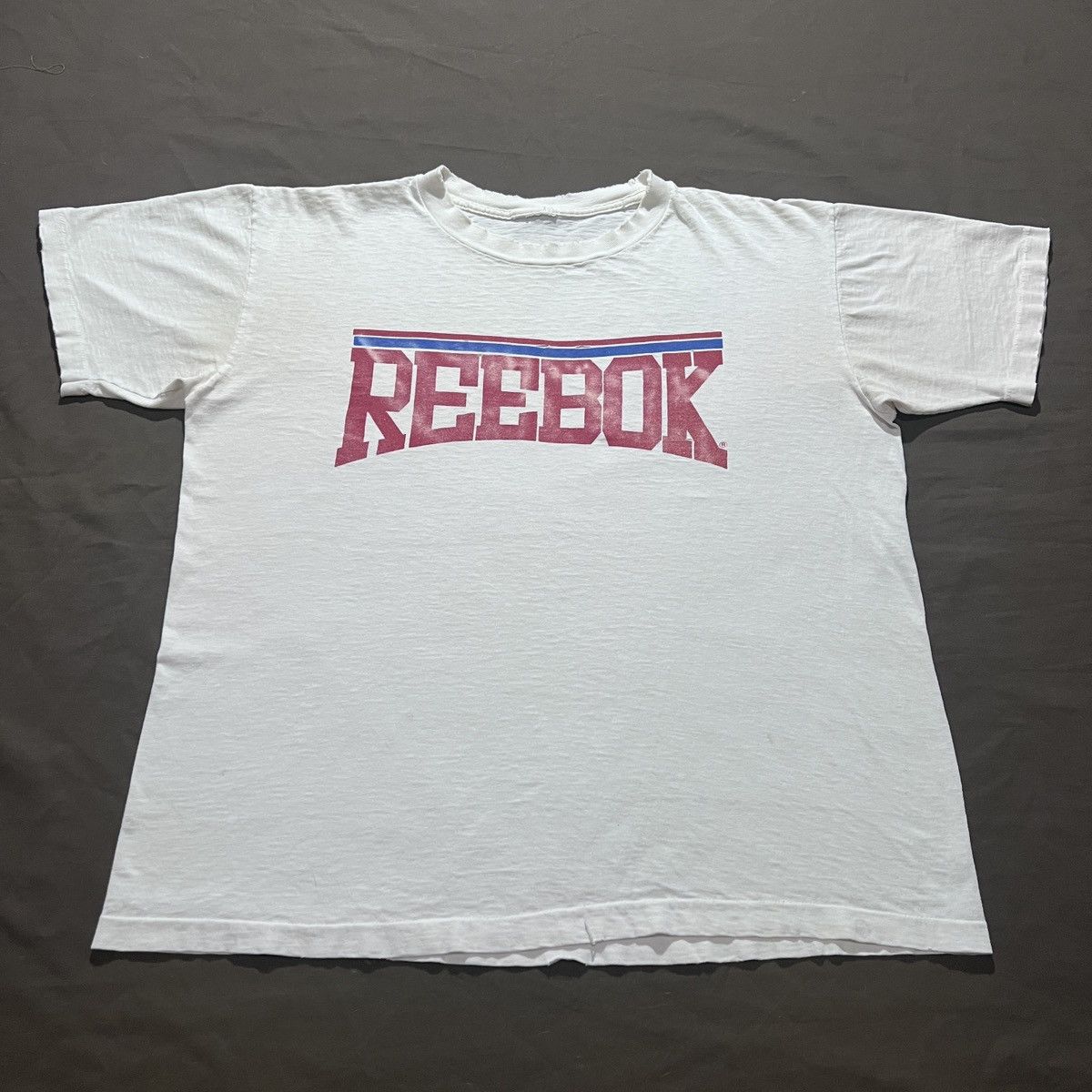 Vintage Vintage 80s 90s Reebok Tee Faded graphic sportwear Size US L / EU 52-54 / 3 - 1 Thumbnail