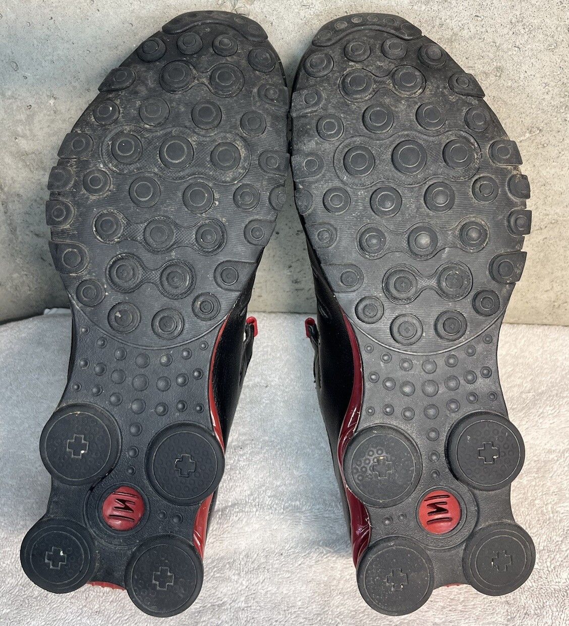 Nike NIKE SHOX NZ EU BLACK SILVER GYM RED MENS SIZE 14 SNEAKERS Size US 14 / EU 47 - 7 Thumbnail