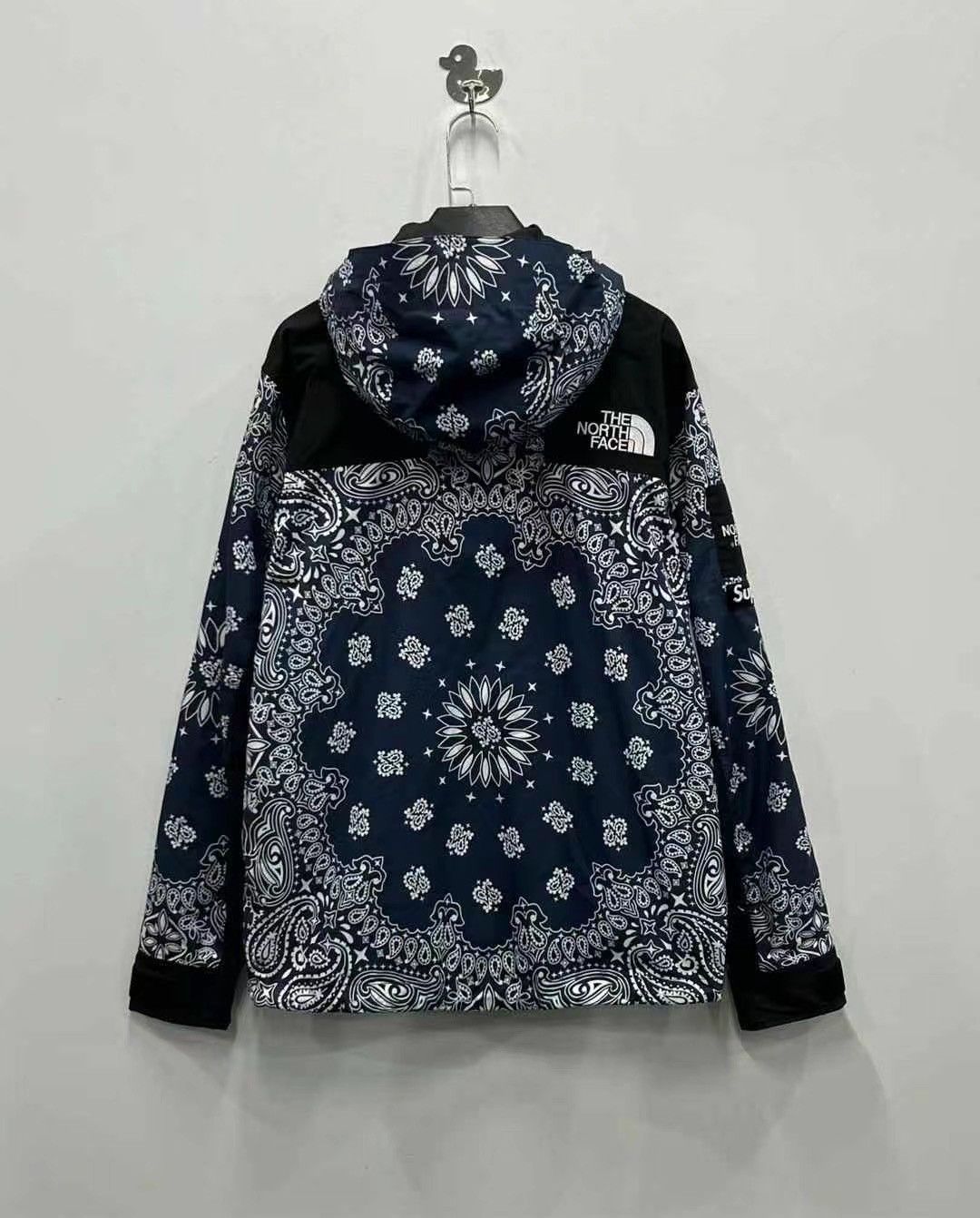 Supreme × The North Face Supreme tnf the north face Bandanna paisley mountain Jacket Size US M / EU 48-50 / 2 - 2 Thumbnail