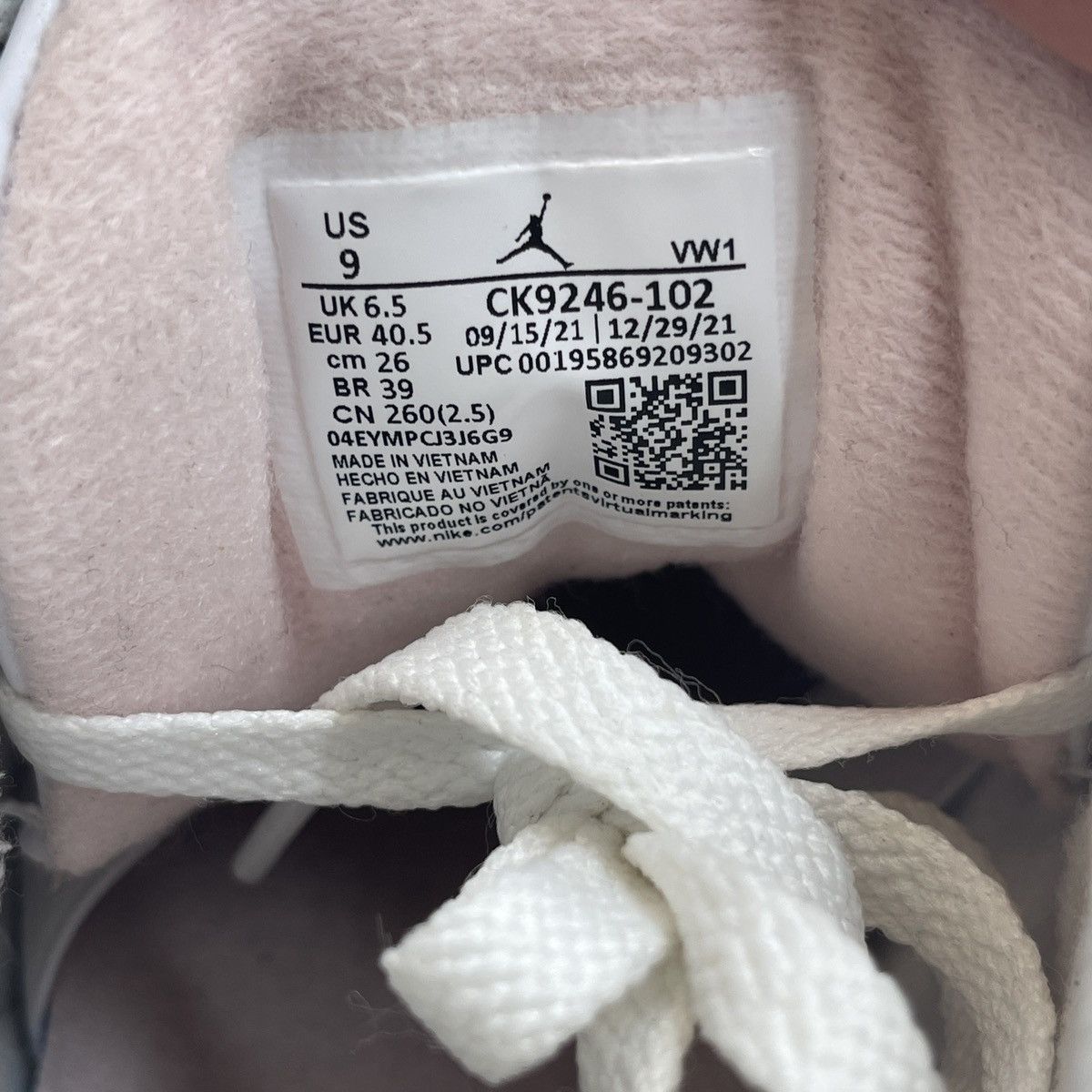 Jordan Brand Air Jordan 3 Neapolitan Size US 9 / IT 39 - 8 Thumbnail
