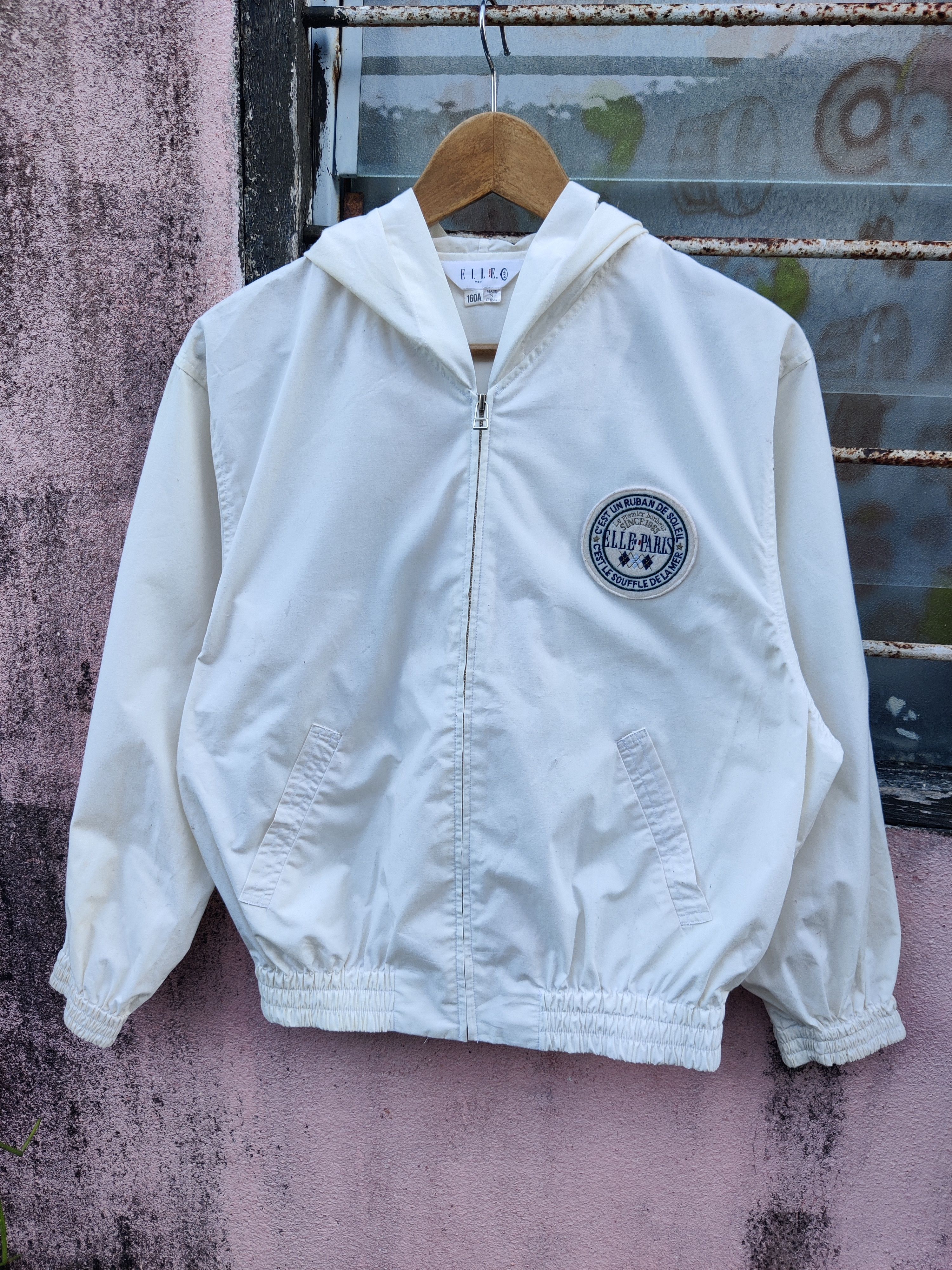 Japanese Brand Vintage Elle Paris Spell Out Embroided Windbreake Hoodie Size US M / EU 48-50 / 2 - 3 Thumbnail