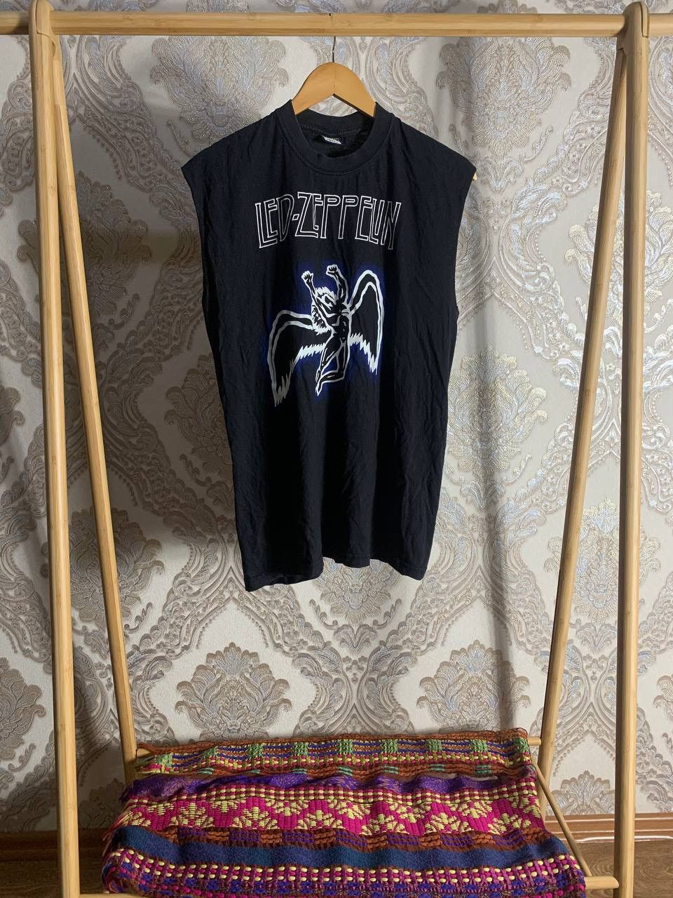 Band Tees VINTAGE LED ZIPPELIN WORLD TOUR ROCK T-SHIRT METAL Y2K 90s Size US XL / EU 56 / 4 - 1 Thumbnail