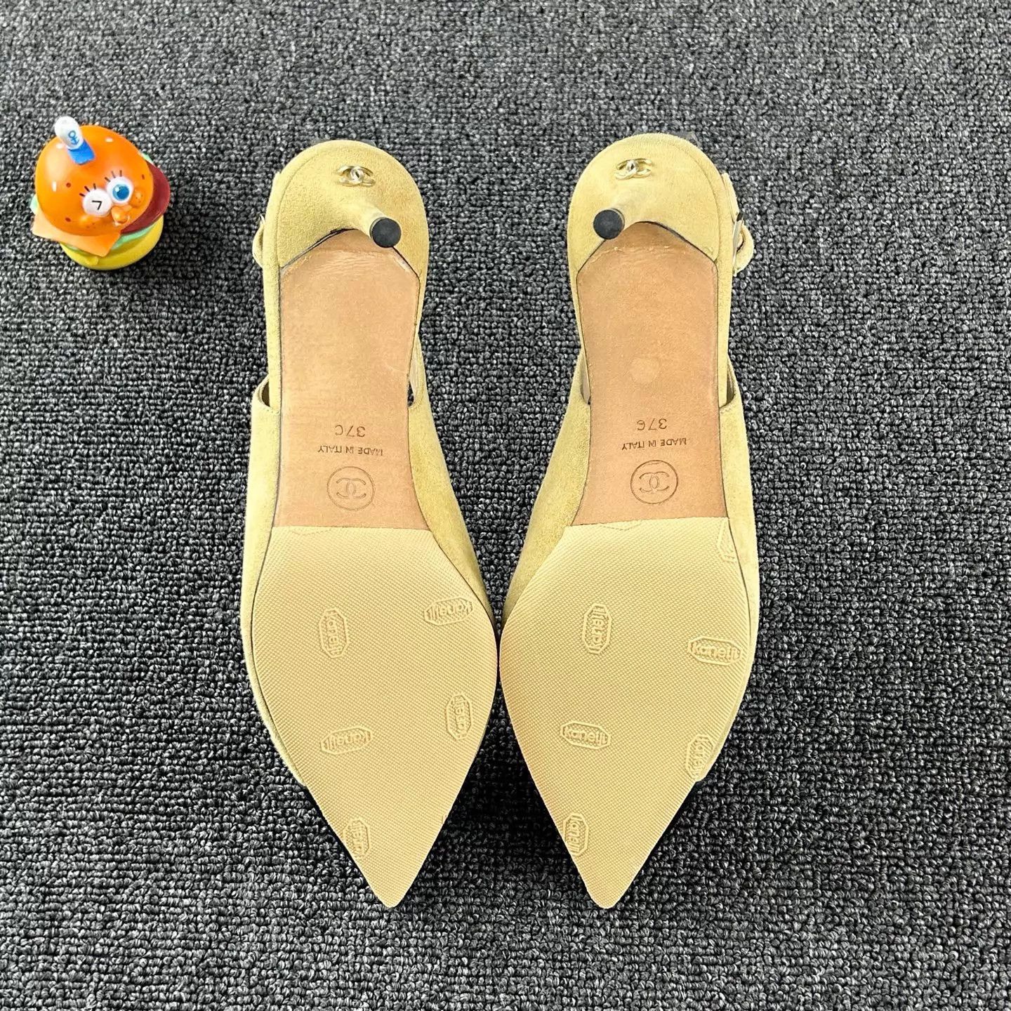 Chanel Chanel color blocked yellow black with CC logo heels Size US 6.5 / IT 36.5 - 6 Thumbnail