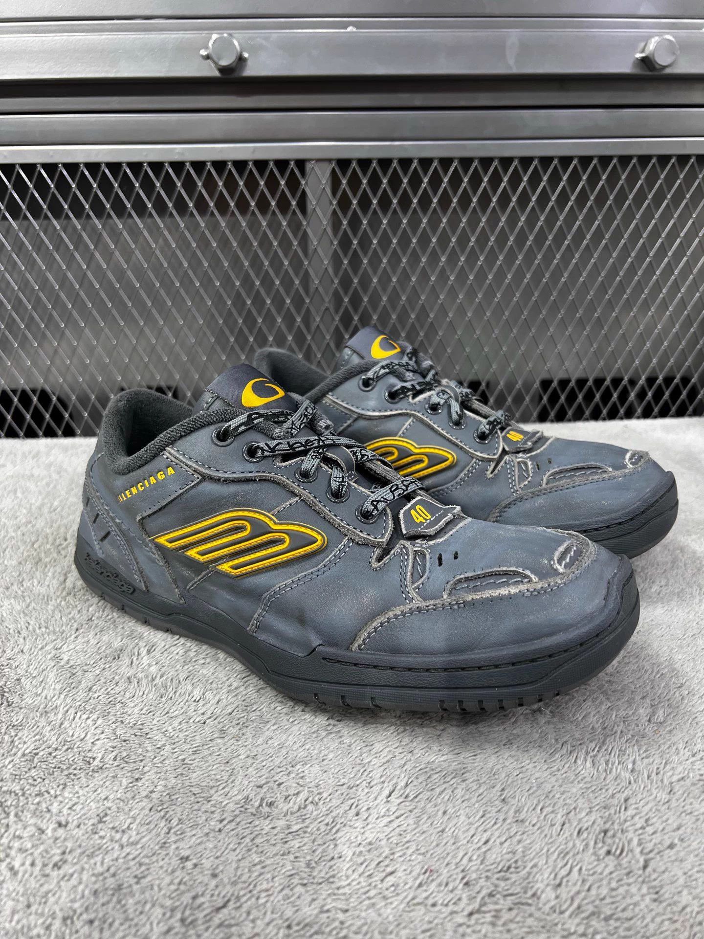 Balenciaga Balenciaga 25 Hamptons Worn-Out Leather Gray 40 Size US 7 / EU 40 - 3 Thumbnail