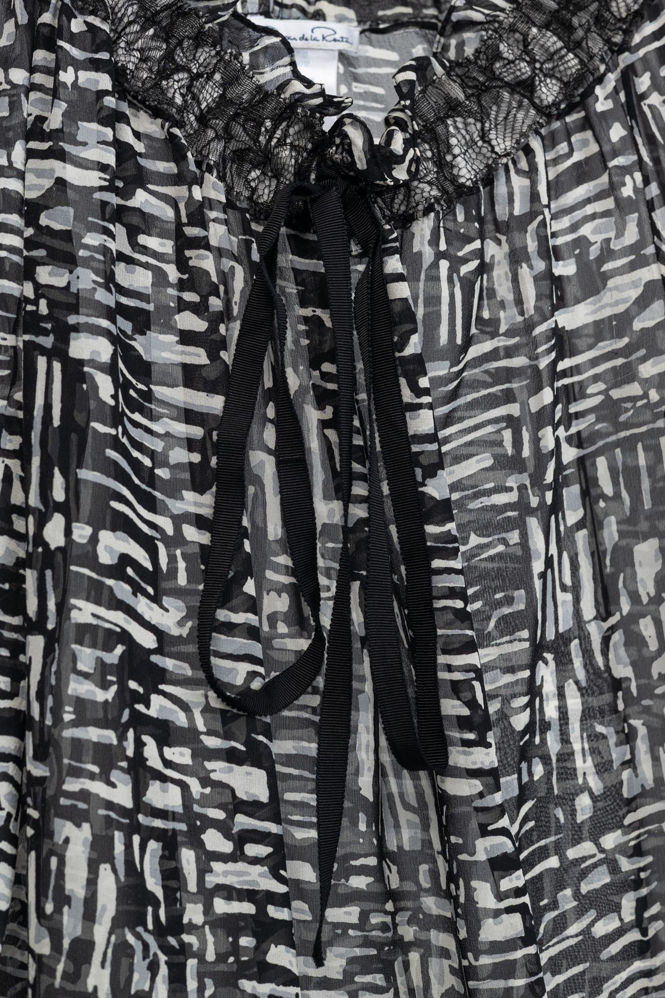 Oscar De La Renta Oscar de la Renta AW10 Abstract Silk Lace Tie-Neck Blouse Size S / US 4 / IT 40 - 8 Thumbnail