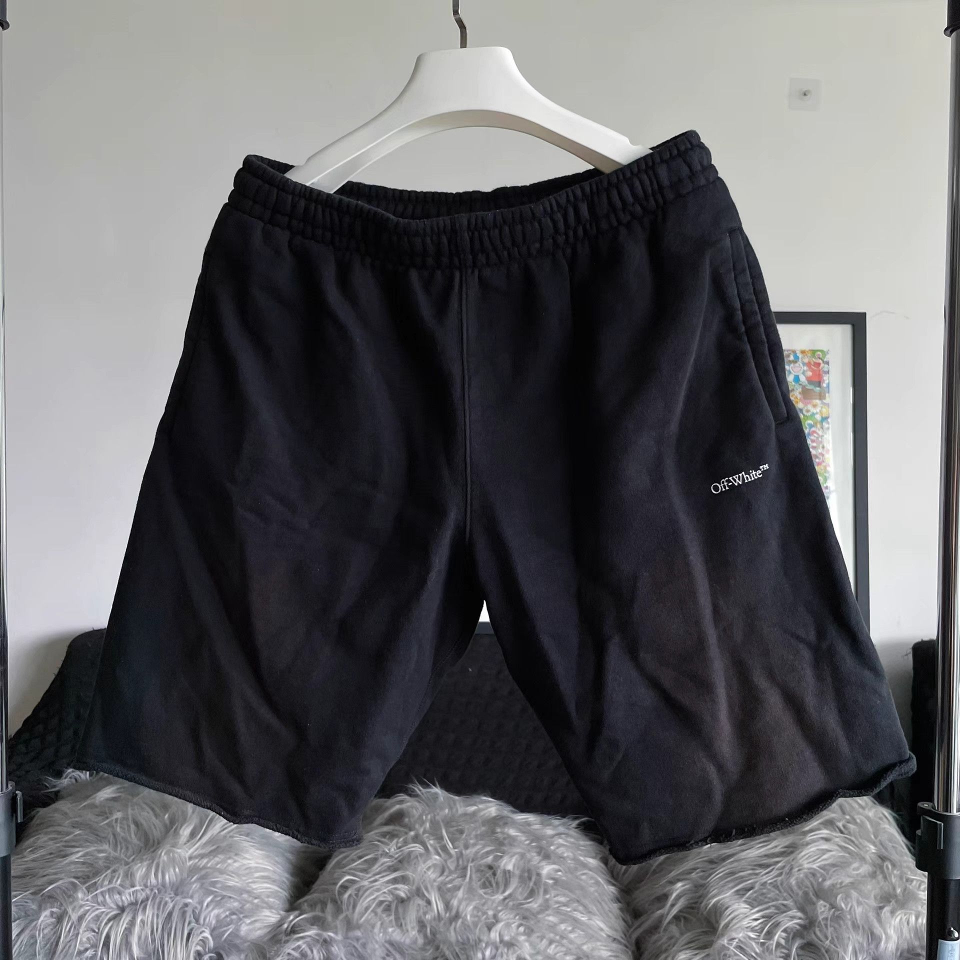 Off-White Off-White Religious Arrow Shorts Size US 35 - 1 Thumbnail