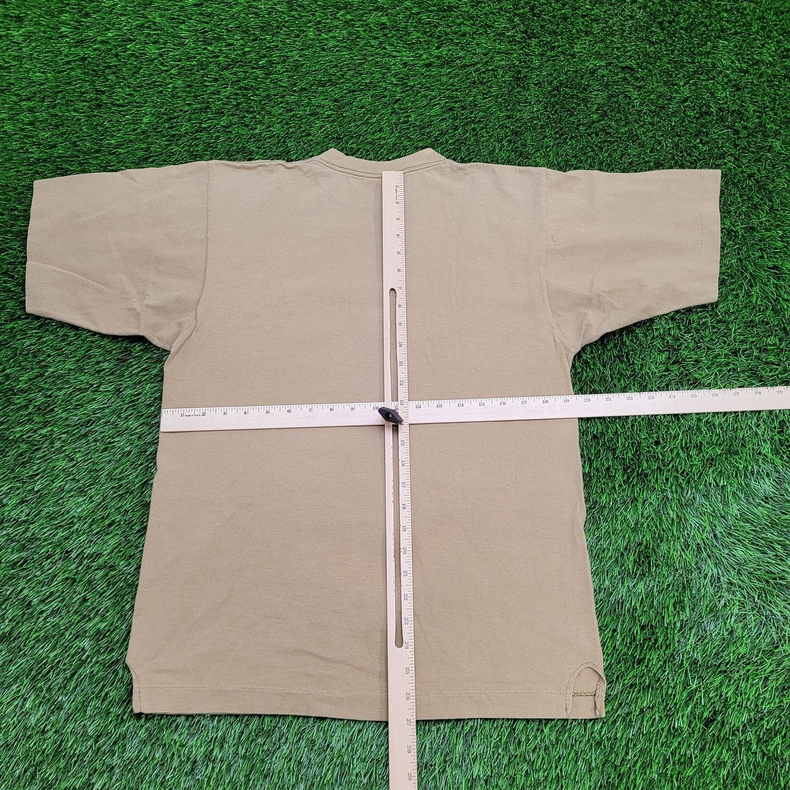 Vintage Vintage 90s Sasquatch Shirt M 19x27 Brown Pocket-Tee USA Size US M / EU 48-50 / 2 - 11 Thumbnail