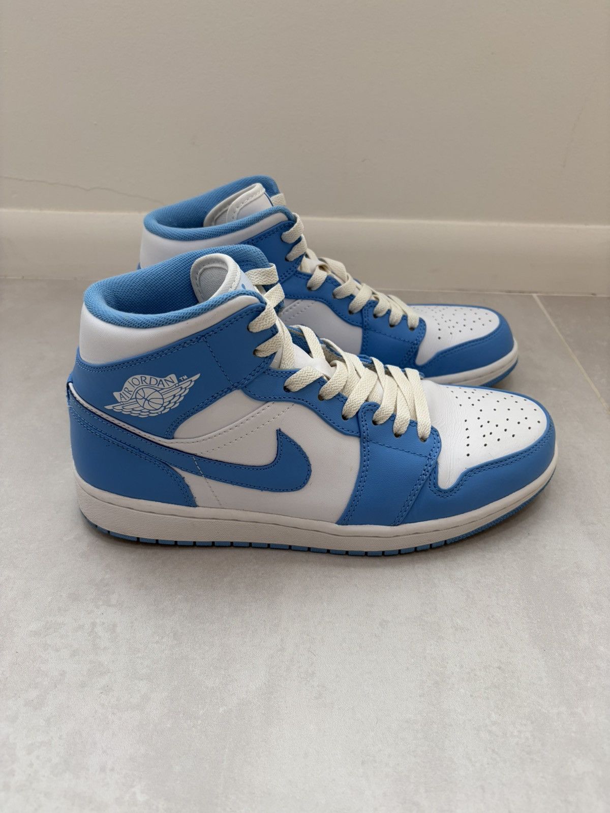Nike Size 9 - Air Jordan 1 Mid UNC - 554724-106 Size US 9 / EU 42 - 2 Thumbnail