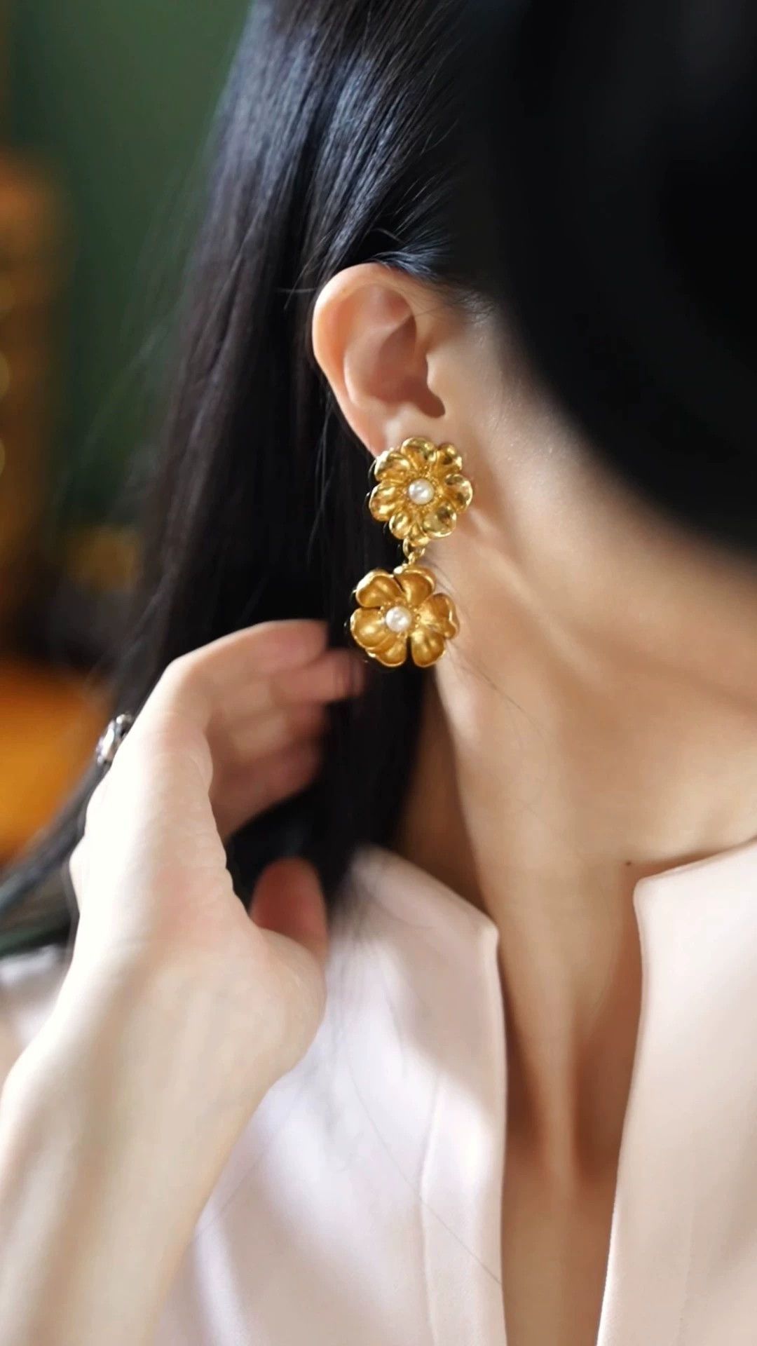 Kenzo Kenzo Vintage Floral Pearl Ear Clips Size ONE SIZE - 6 Thumbnail