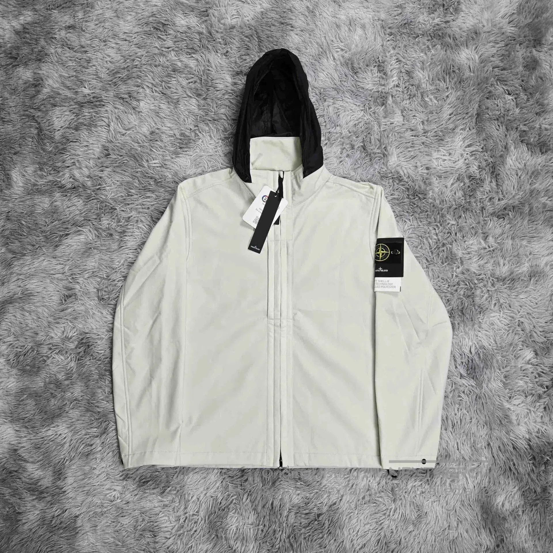 Stone Island stone island softshell jacket in ivory white. Size US XXL / EU 58 / 5 - 7 Thumbnail
